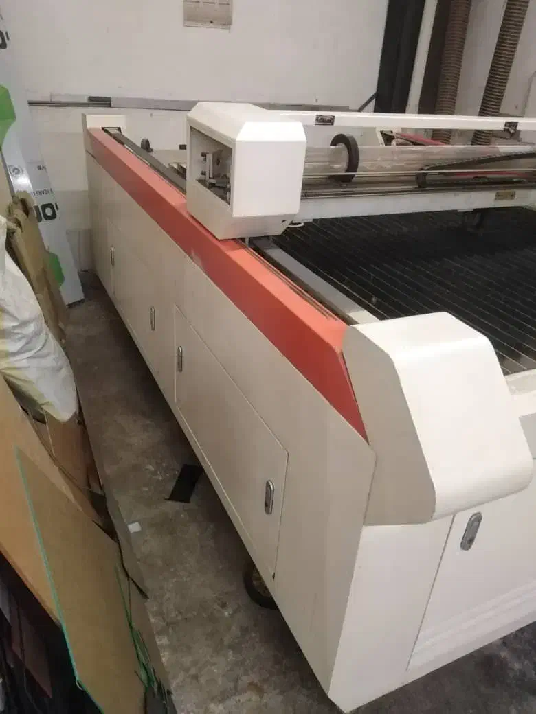 دستگاه لیزر ۱۳۰.۱۸۰   ۱۲۰۱۸۰|ماشین‌آلات صنعتی|ری, تصفیه خانه|دیوار