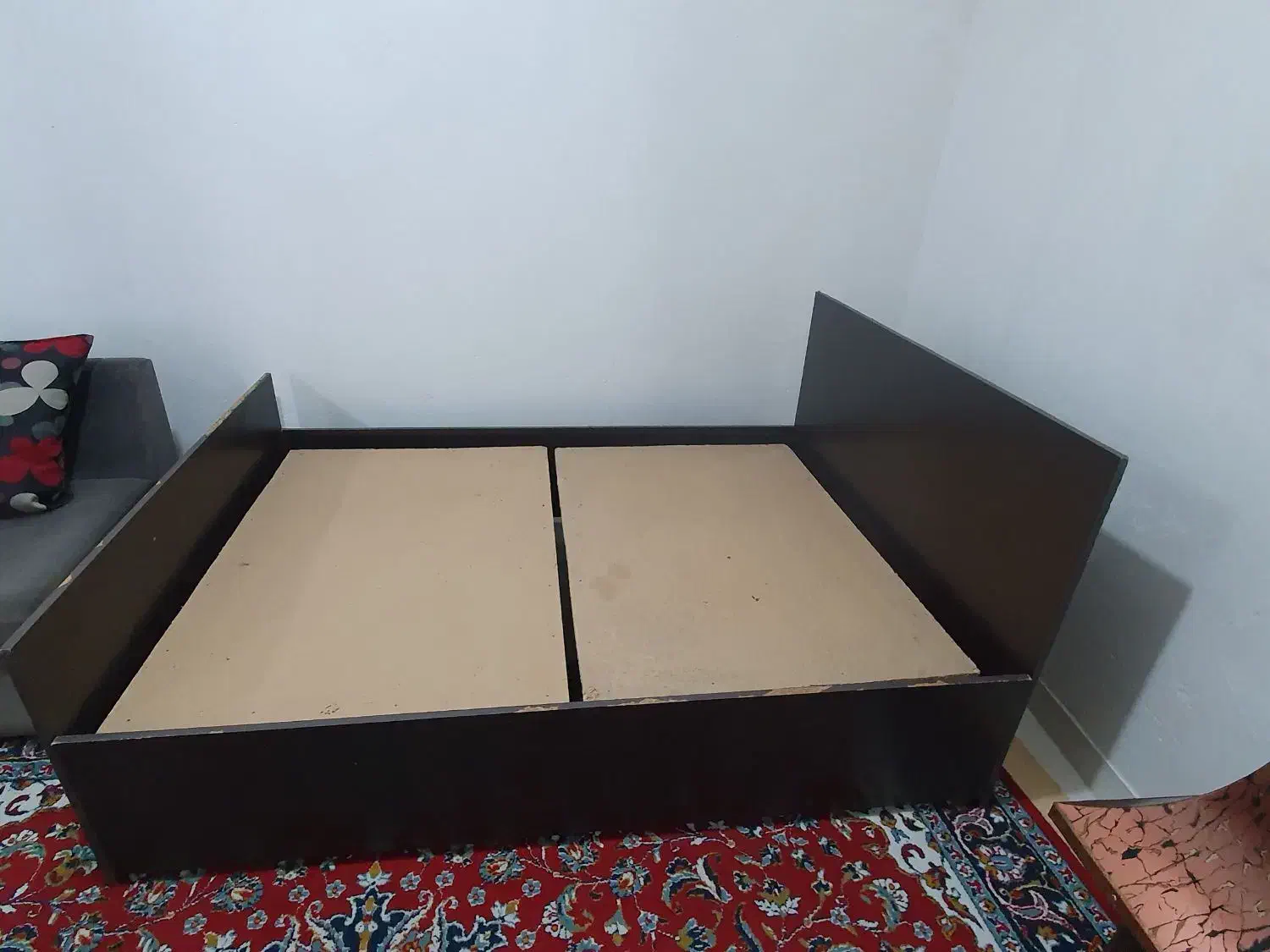 تخت خواب دونفره|تخت و سرویس خواب|صومعه‌سرا, |دیوار