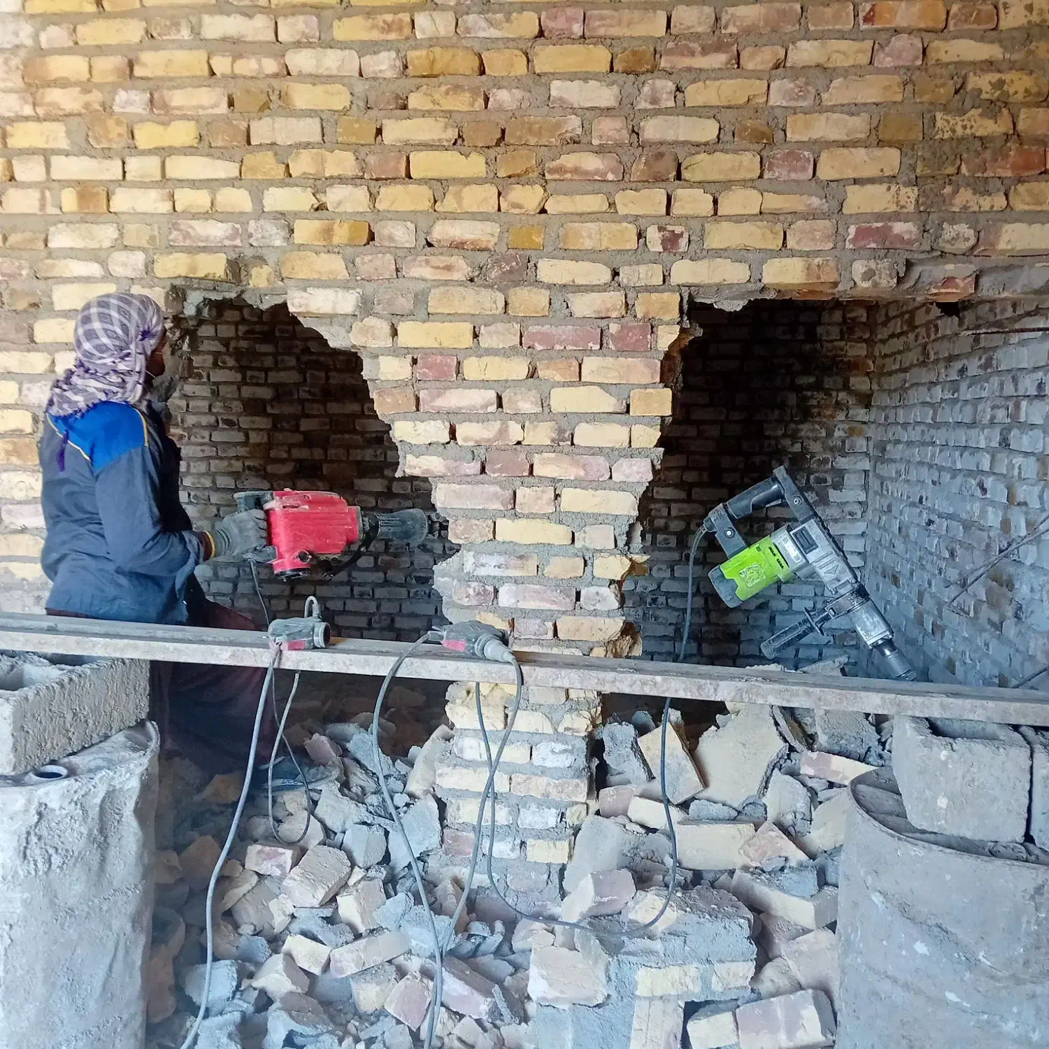 تخریب کاری باپیکور بزرگ وکوچک و جوشکاری درزهک|خدمات پیشه و مهارت|زهک, |دیوار