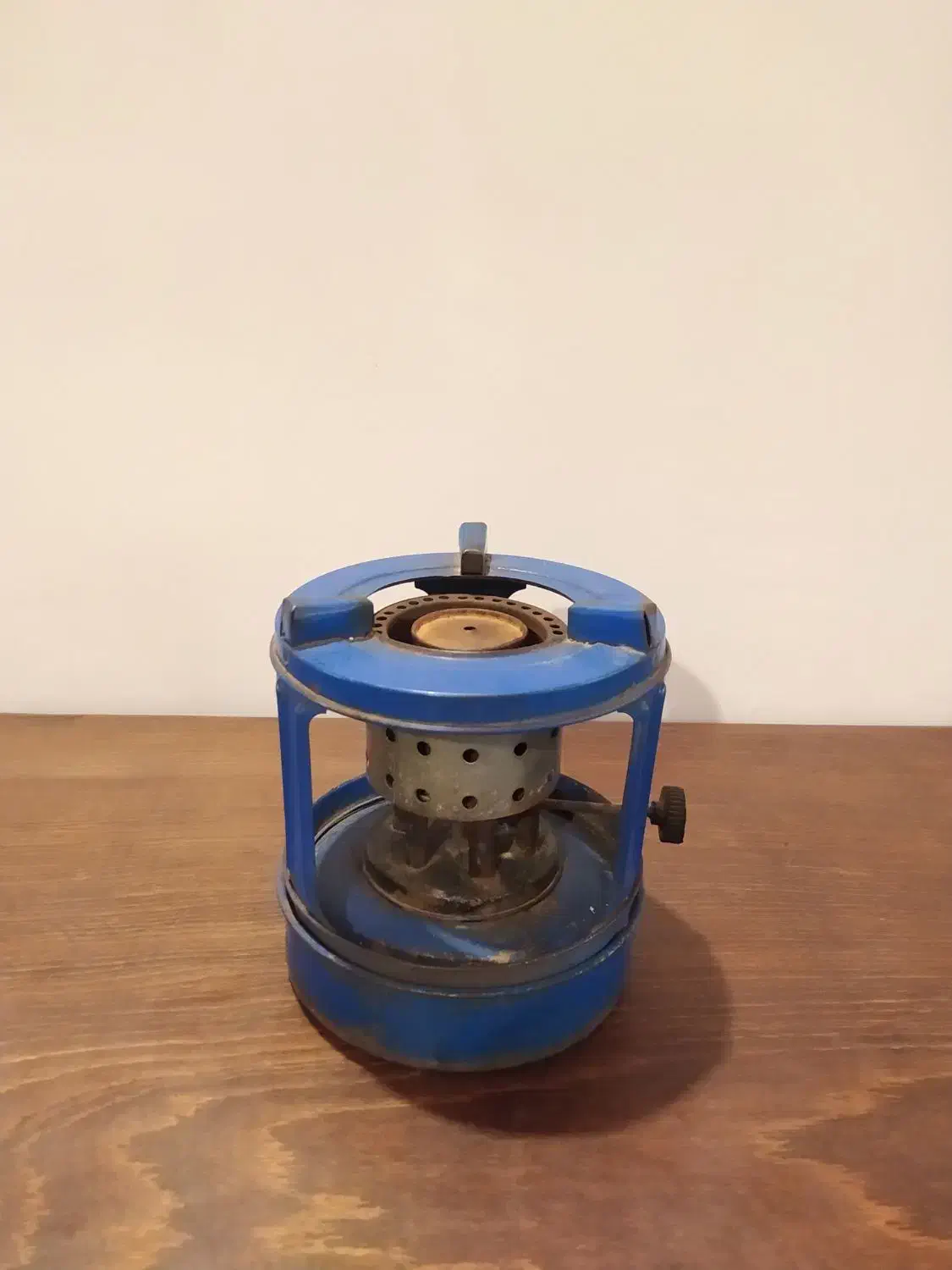 چراغ فتیلهای|کلکسیون اشیاء عتیقه|رشت, فلسطین|دیوار