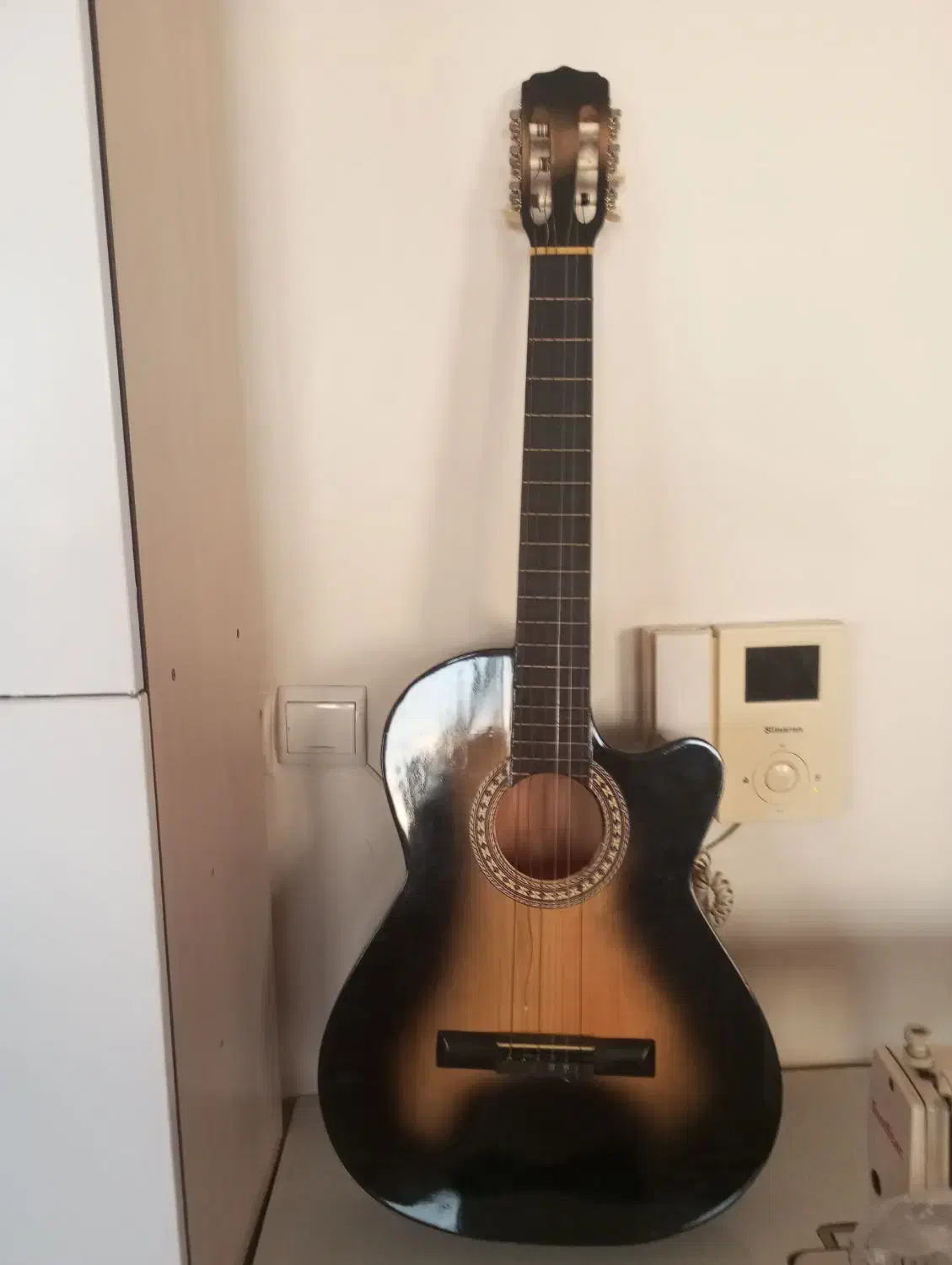 فروش فوری گیتار کلاسیک|گیتار، بیس، امپلیفایر|اسلامشهر, شهرک واوان|دیوار