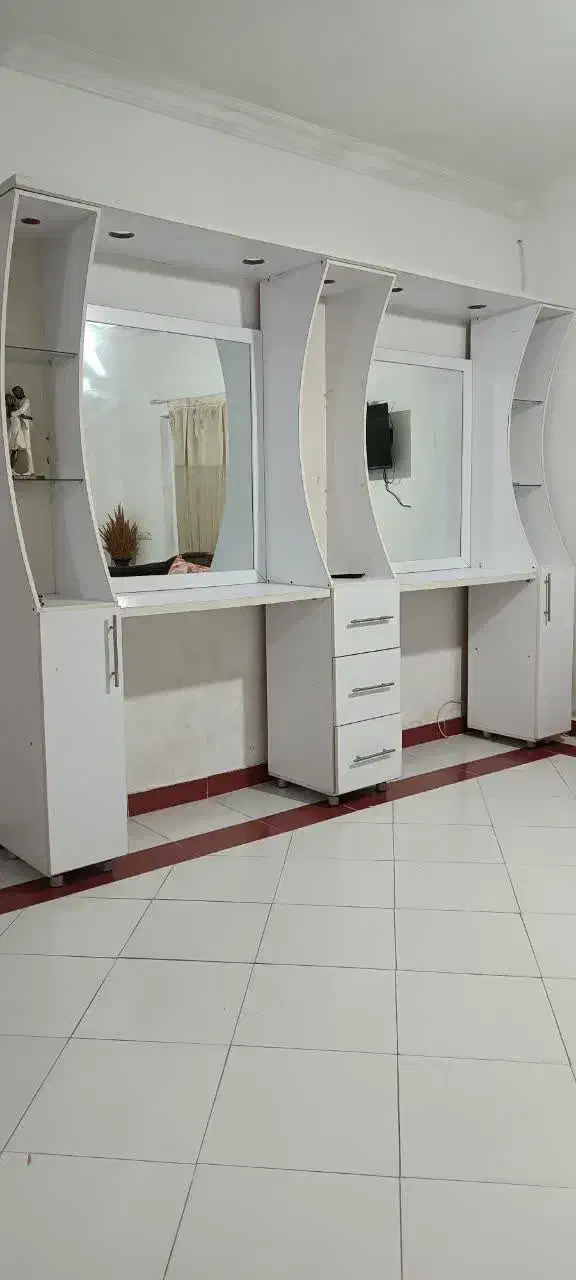 میز آرایش با آینه و کشو|مبلمان خانگی و میز عسلی|چالوس, |دیوار