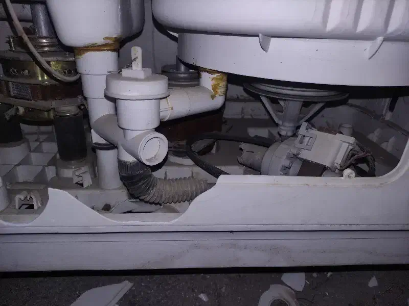 یک عدد ماشین  لباسشویی اوراقی اسنوا|ماشین لباسشویی و خشک‌کن لباس|شیراز, ریشمک|دیوار