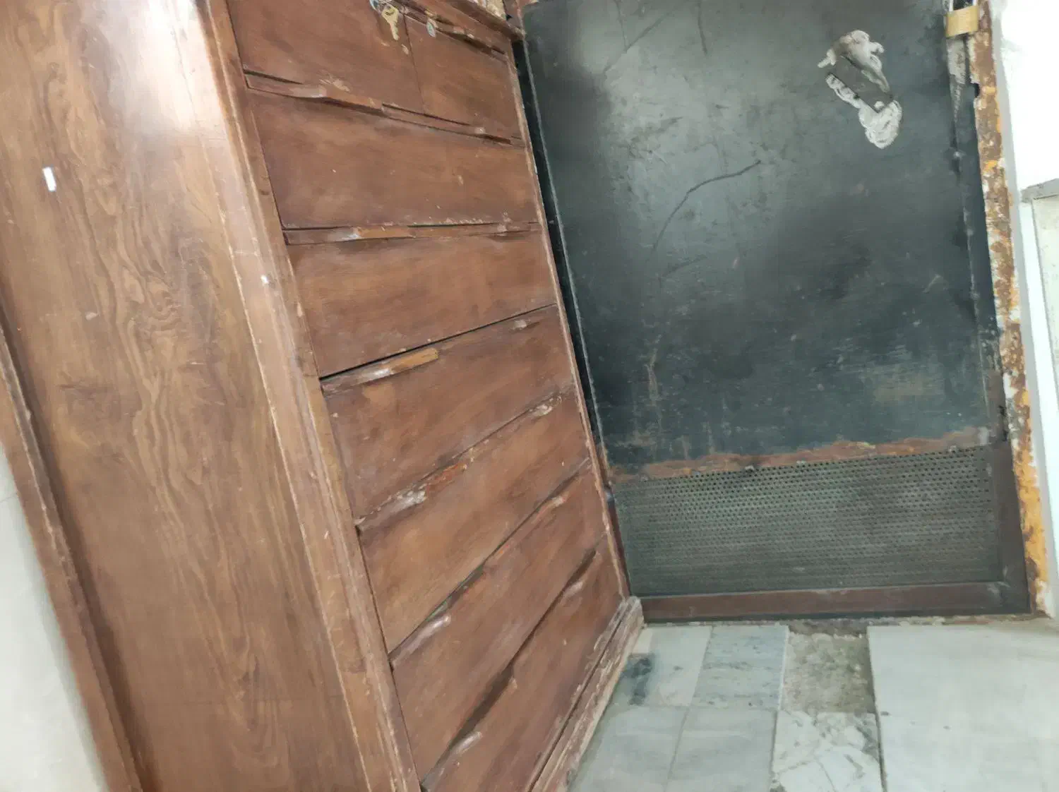 کمددراور|جاکفشی، کمد، دراور|قرچک, زیبا شهر|دیوار