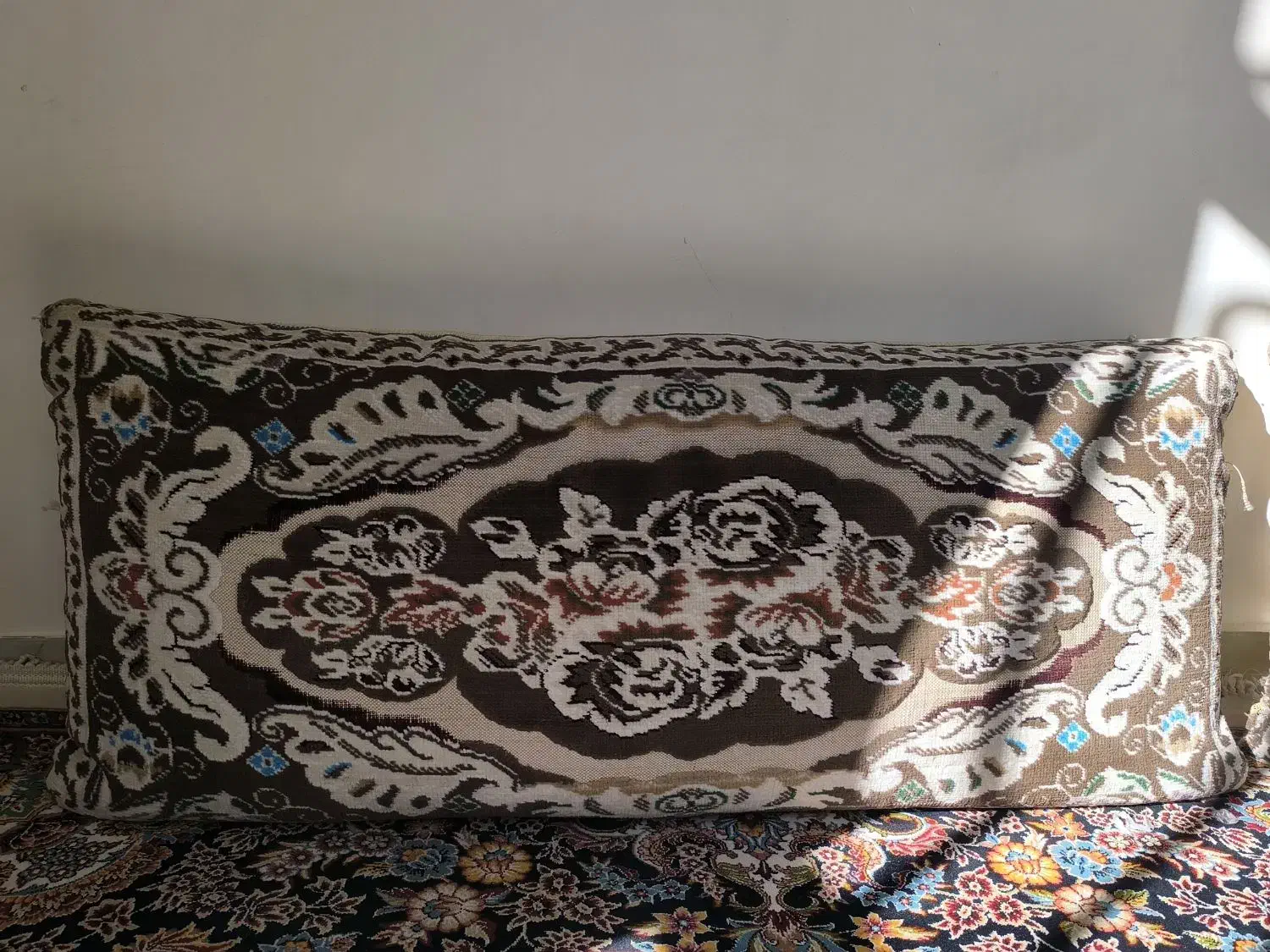 پشتی ماشینی|پشتی|تربت‌حیدریه, آغوی|دیوار