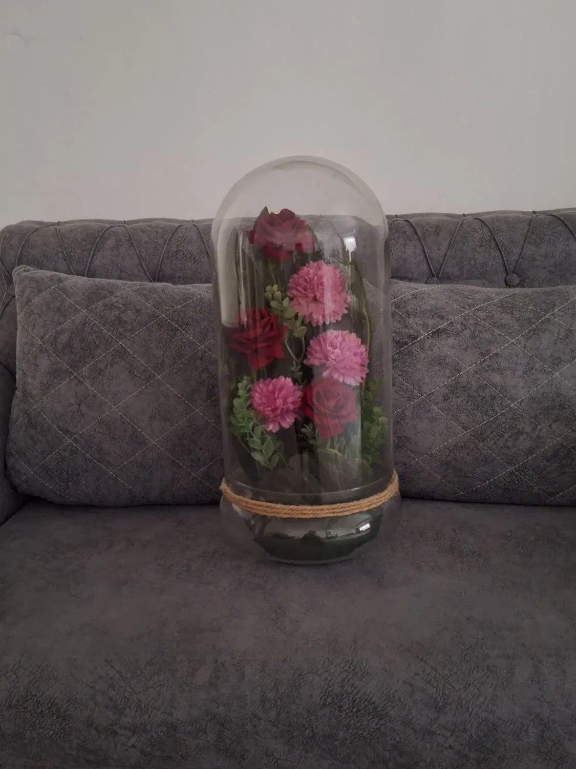 باکس شیشه ای با پنج تا گل و برگ|گل مصنوعی|گرگان, |دیوار