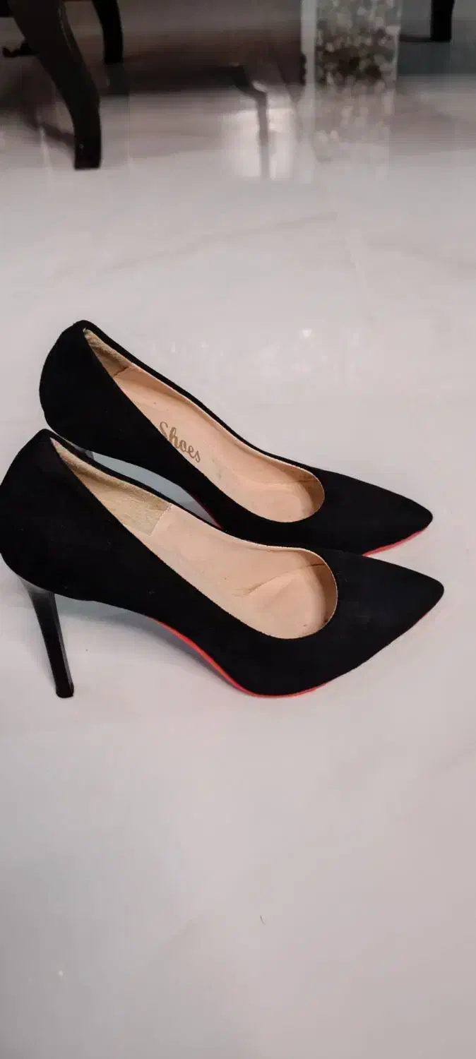 کفش مجلسی|کیف، کفش، کمربند|بندر انزلی, پیل علی باغ|دیوار