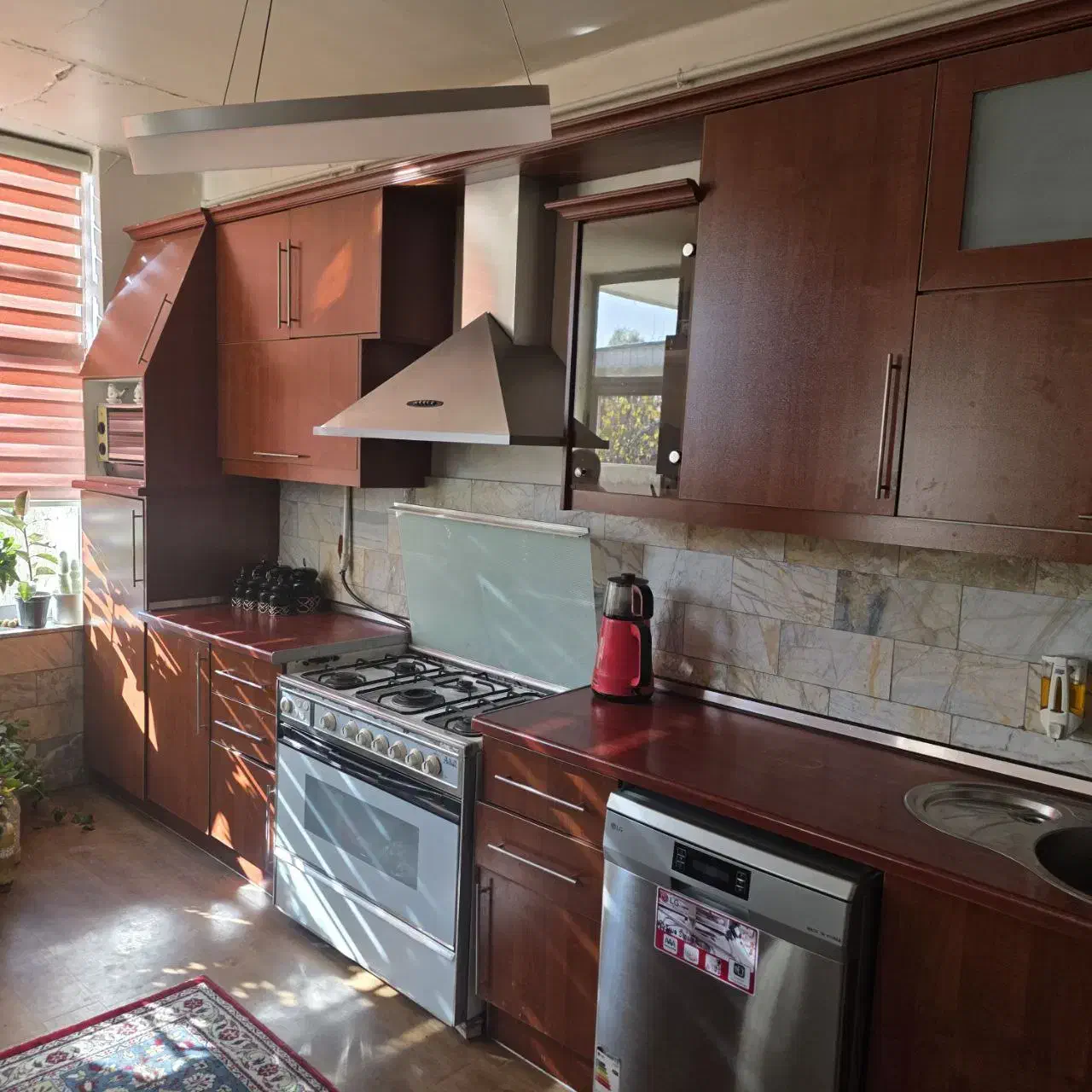 کابینت قهوه ای|مصالح و تجهیزات ساختمان|صائین قلعه, |دیوار