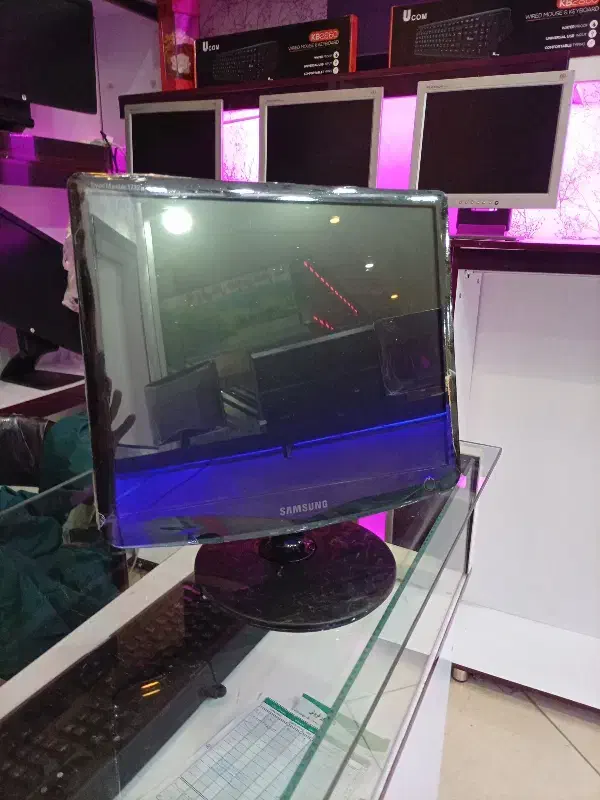 مانیتور۱۷اینچ سامسونگ|قطعات و لوازم جانبی رایانه|کرج, کمالشهر|دیوار