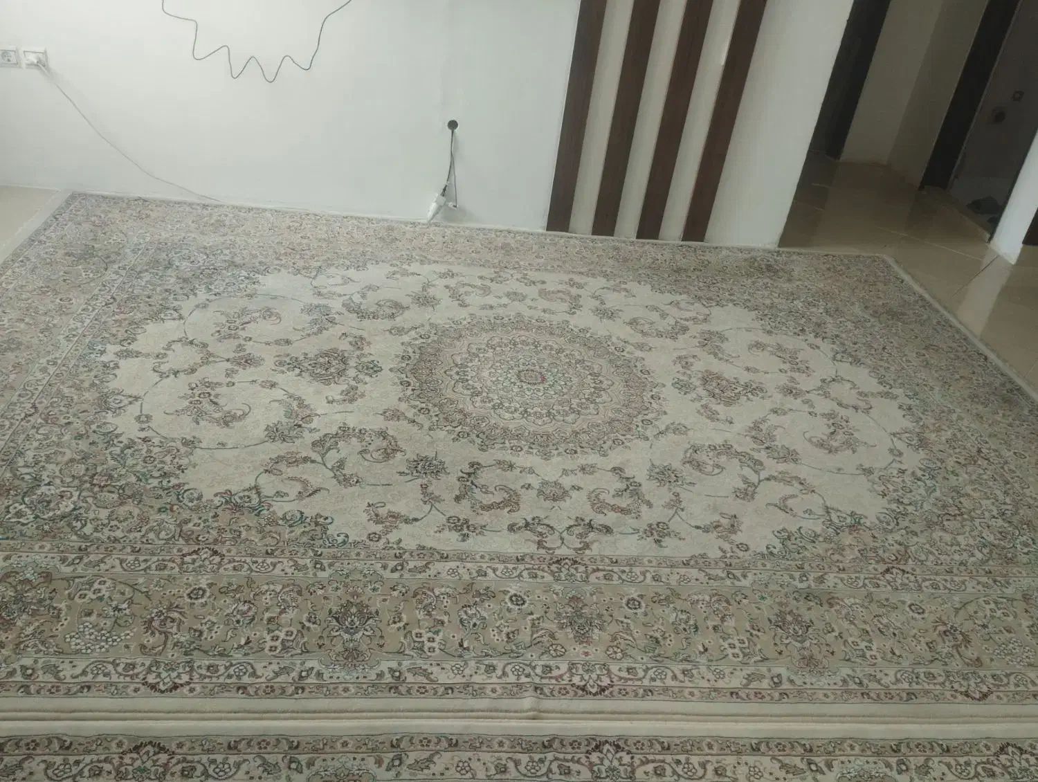 فرش ۹ متری ۷۰۰ شانه|فرش|گلبهار, شهر جدید گلبهار|دیوار