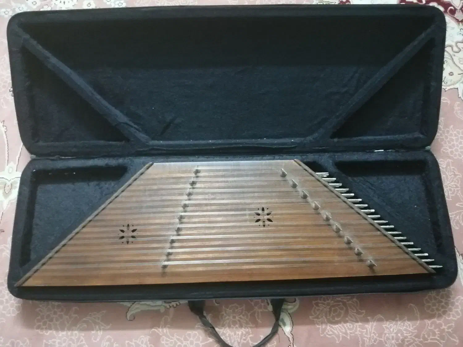 سنتور و تنبک|سازهای سنتی|لار, |دیوار