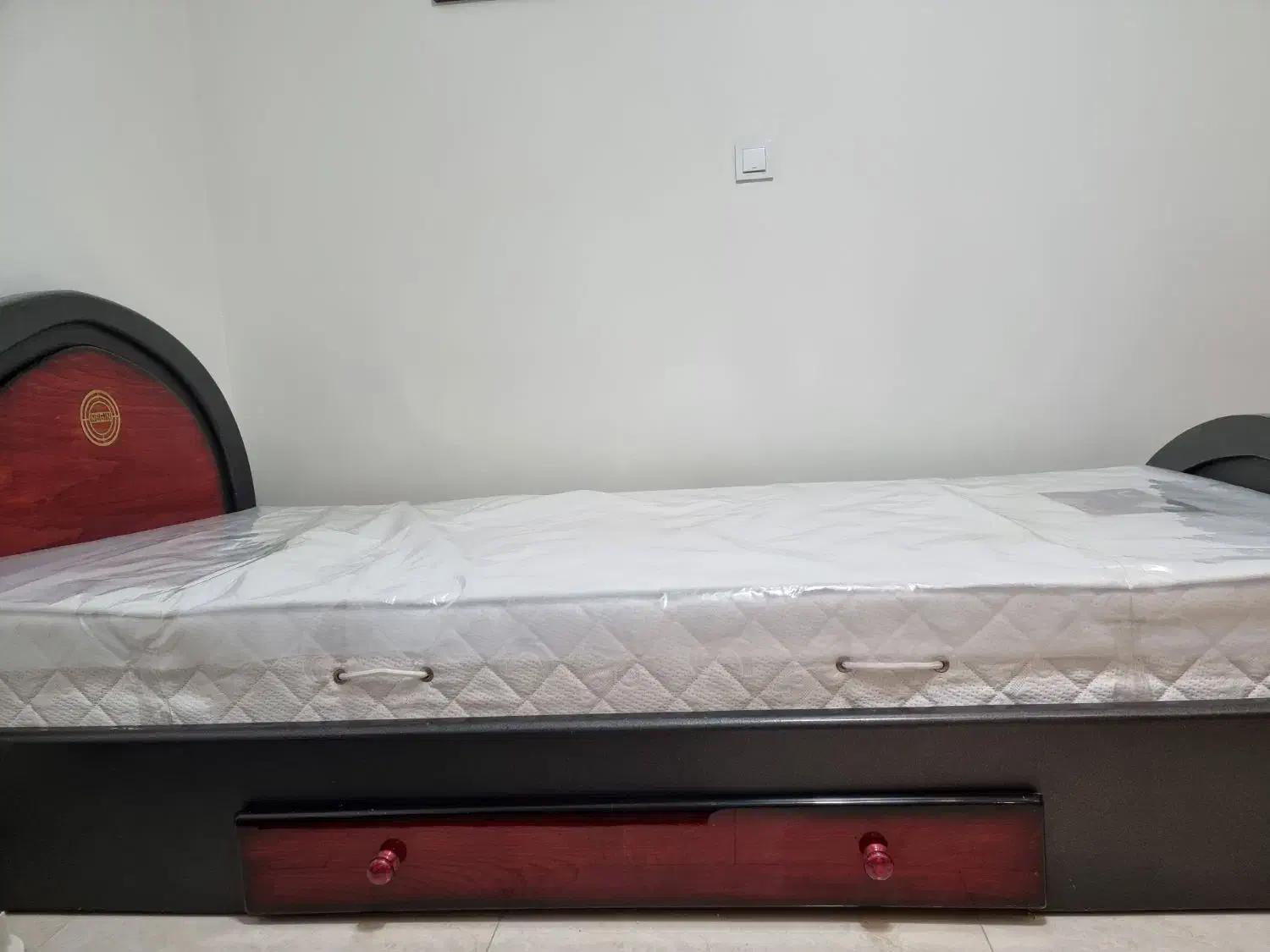 تختخواب یک نفره کشو دار و تشک خوشخواب طبی درسا|تخت و سرویس خواب|کرج, عظیمیه|دیوار