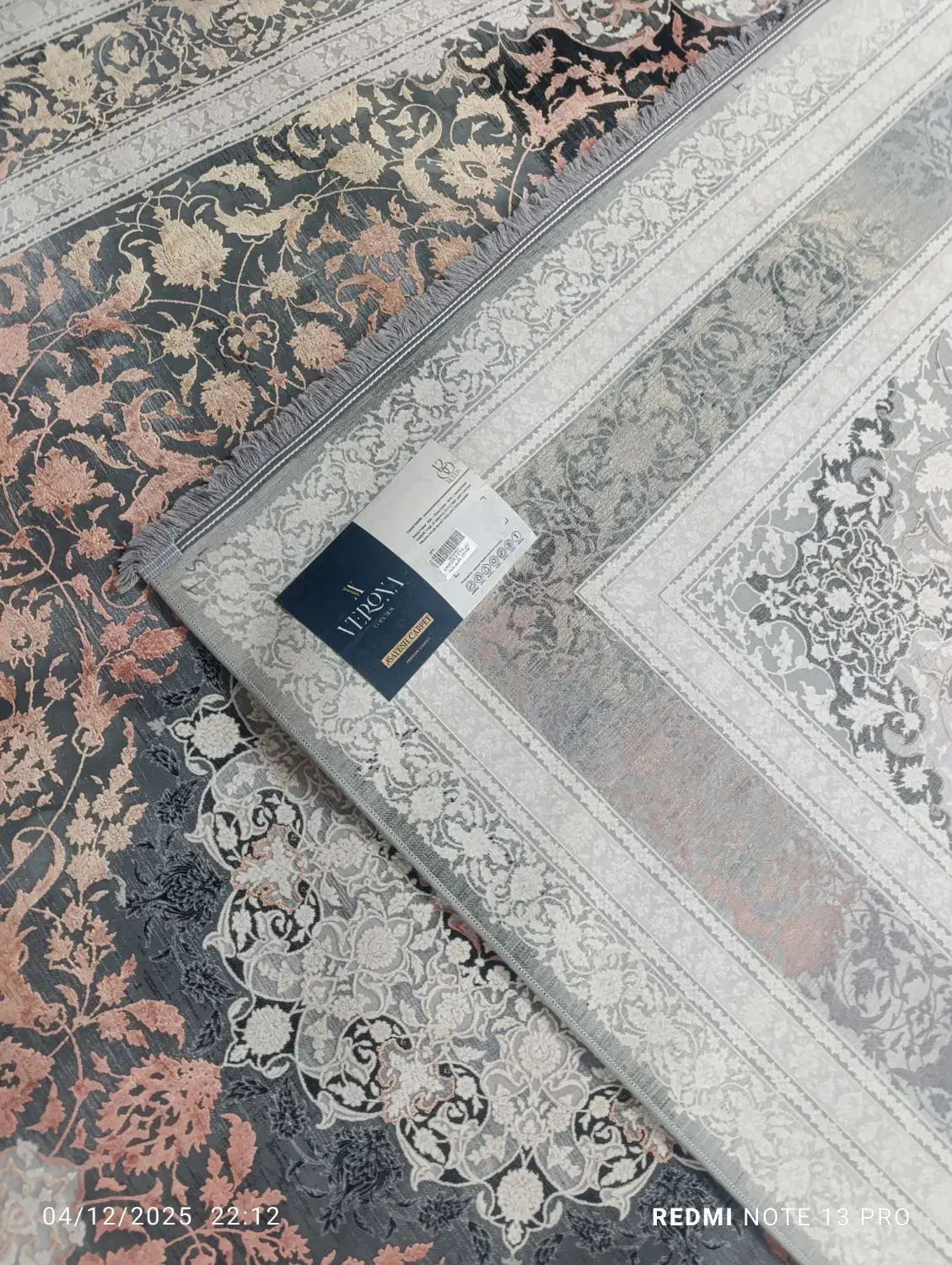 یک  فرش تک در سایز ( ۹ )متری زیبا و در حد نو|فرش|قم, شهدا|دیوار