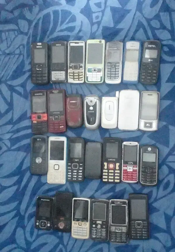 ۲۷عددگوشی نوستالژی همه باهم فروخته میشه|موبایل|رشت, نظری|دیوار