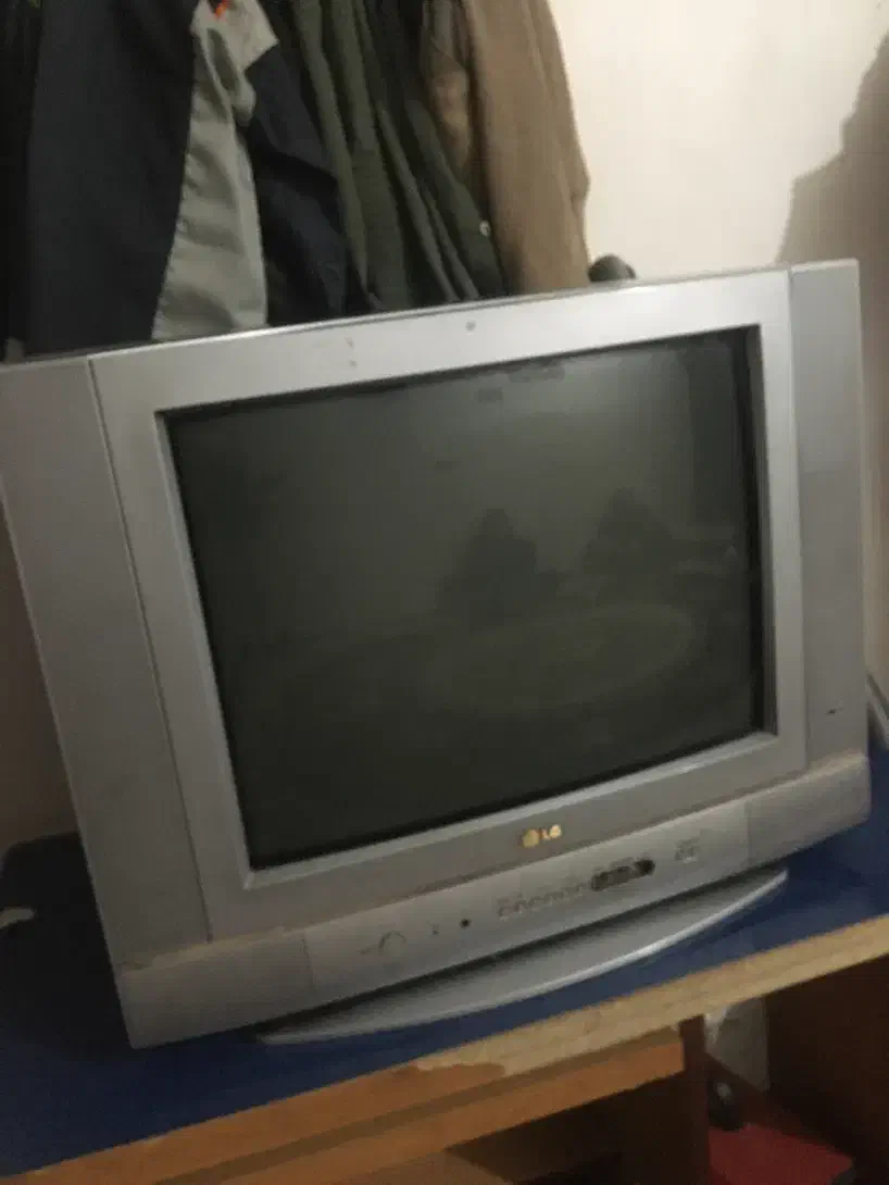 دو عدد تلویزیون رنگی اصلی|تلویزیون و پروژکتور|دزفول, |دیوار