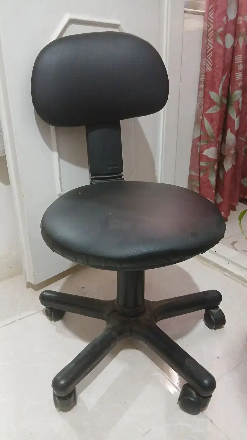 صندلی اداری|صندلی و نیمکت|چهارباغ, |دیوار