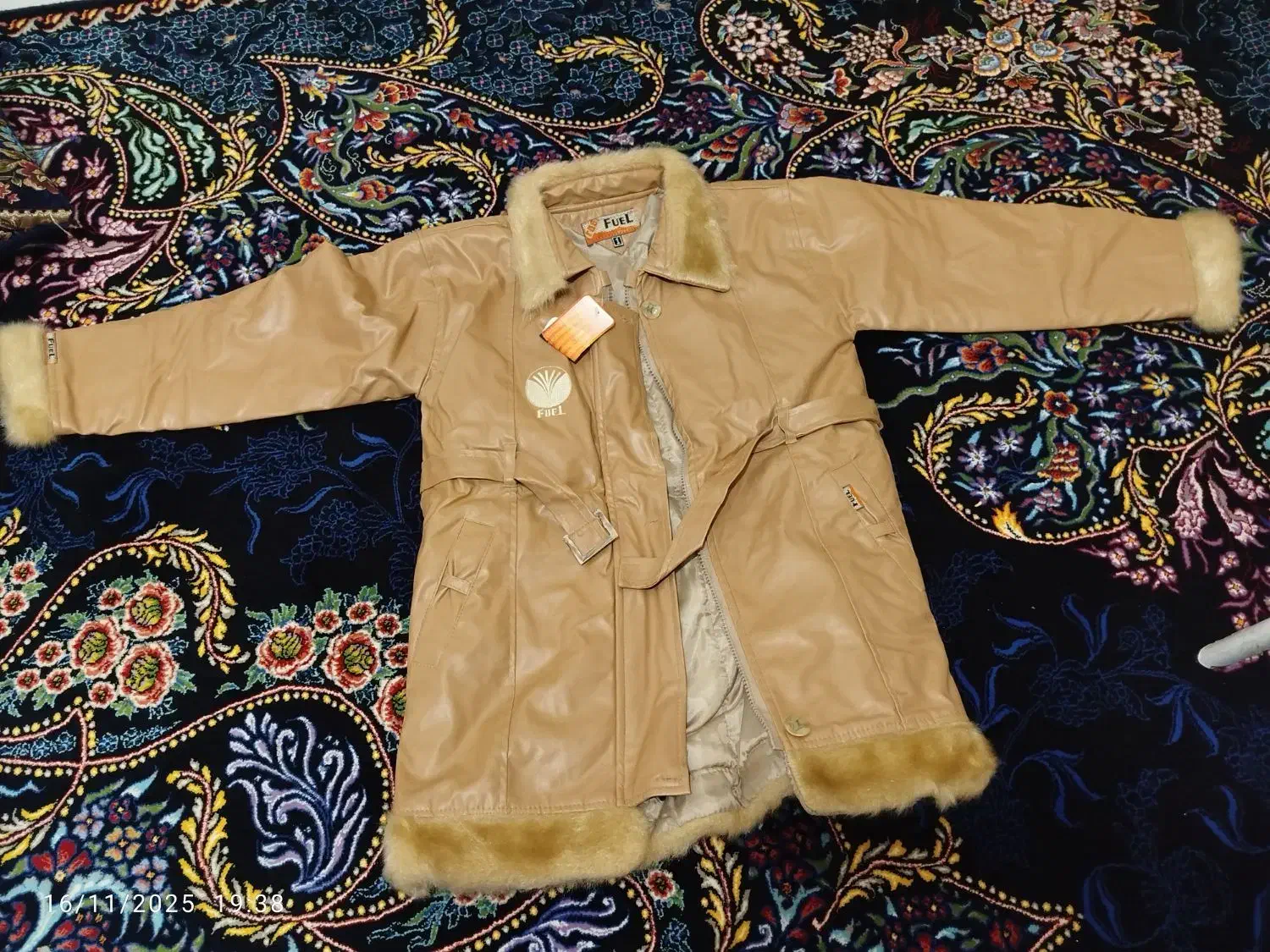 کپشن|لباس|اسلام‌‌آباد غرب, |دیوار