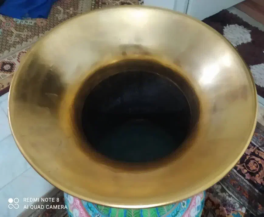 گلدان برنجی|کلکسیون اشیاء عتیقه|تهران, نیروی هوایی (پیروزی)|دیوار