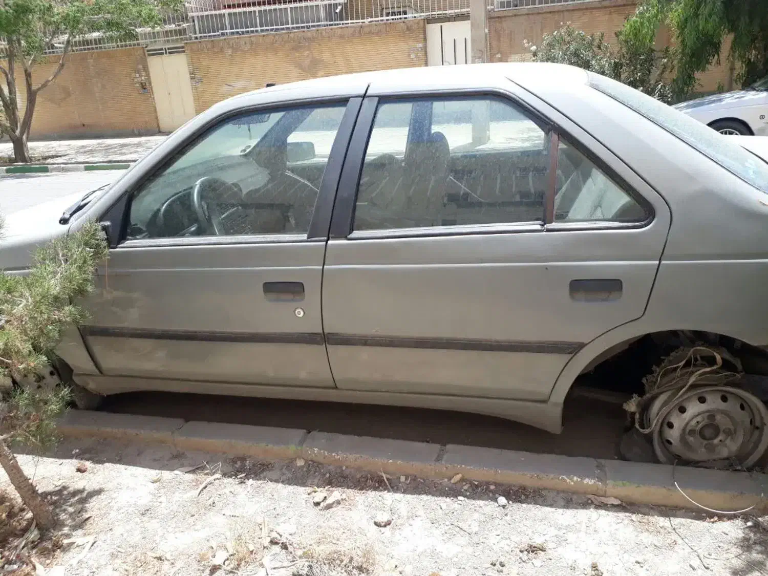 فروش خودرو آردی تصادفی مدل۸۲|خودرو سواری و وانت|اصفهان, بهارستان|دیوار