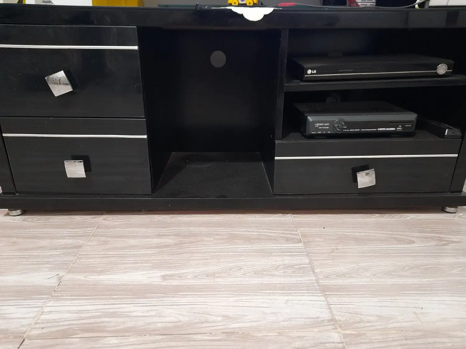 میزتلوزیون|میز تلویزیون|قرچک, مجتمع گلشهر|دیوار