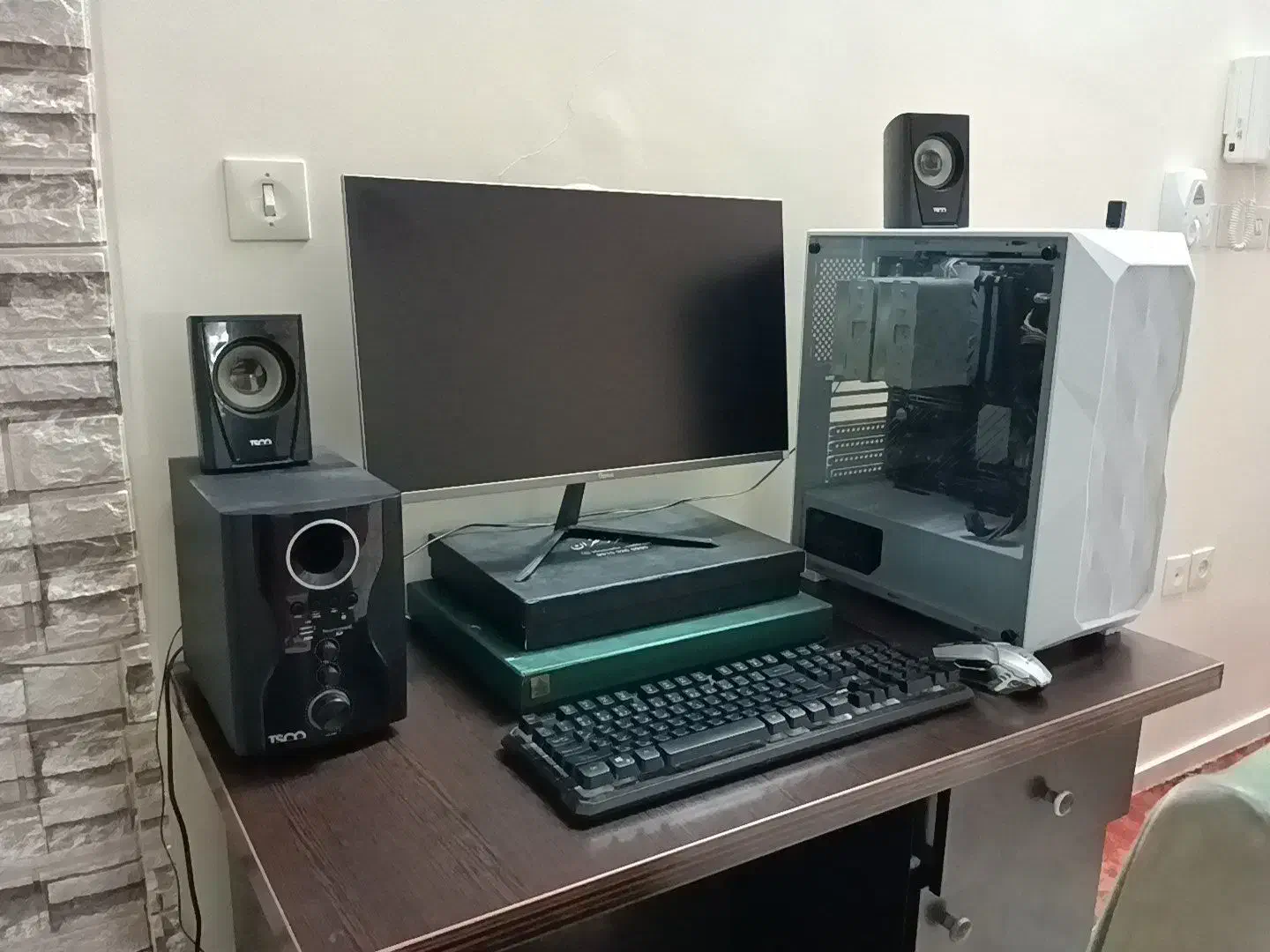 مانیتور ۲۴ اینچ g plus (جی پلاس)|قطعات و لوازم جانبی رایانه|قم, انصارالحسین|دیوار