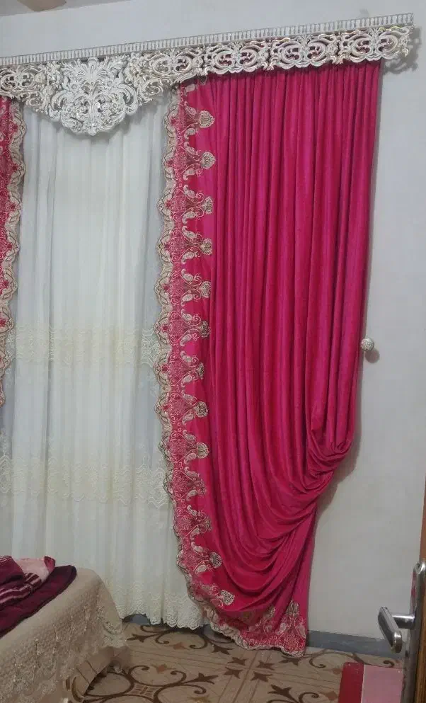 پرده همراه با کتیبه|پرده، رانر، رومیزی|گله دار, |دیوار