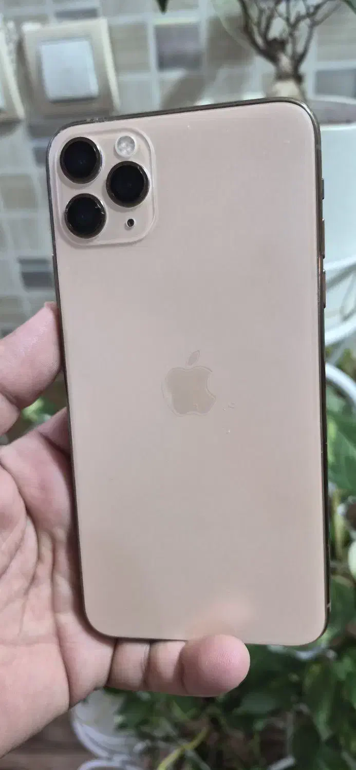 ایفون 11 پرومکس سری M رنگ طلایی|موبایل|شیراز, فرودگاه شهید دستغیب شیراز|دیوار