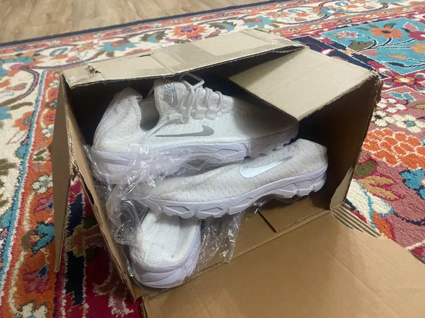 دو جفت کفش سفید اسپرت سایز ۴۱فقط ۵۰۰هزار تومن|کیف، کفش، کمربند|تربت جام, بیست متری منبع آب|دیوار