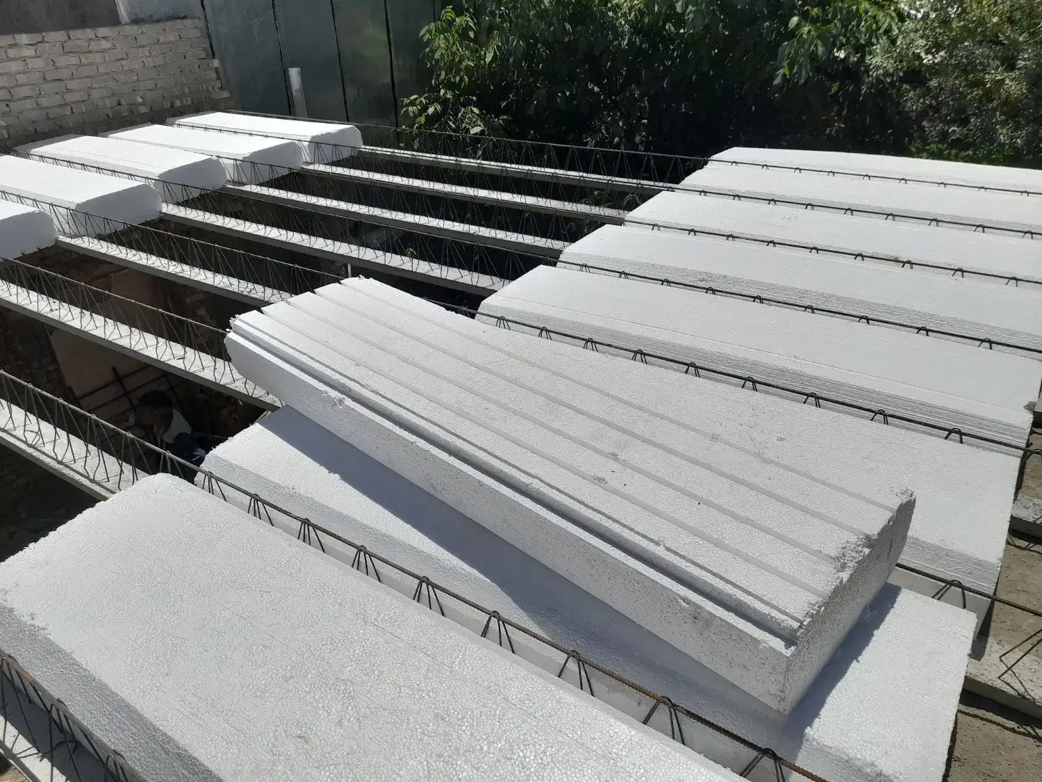 تولید تیرچه بتی سقفی وپایه فنسی باغی|مصالح و تجهیزات ساختمان|قوچان, |دیوار