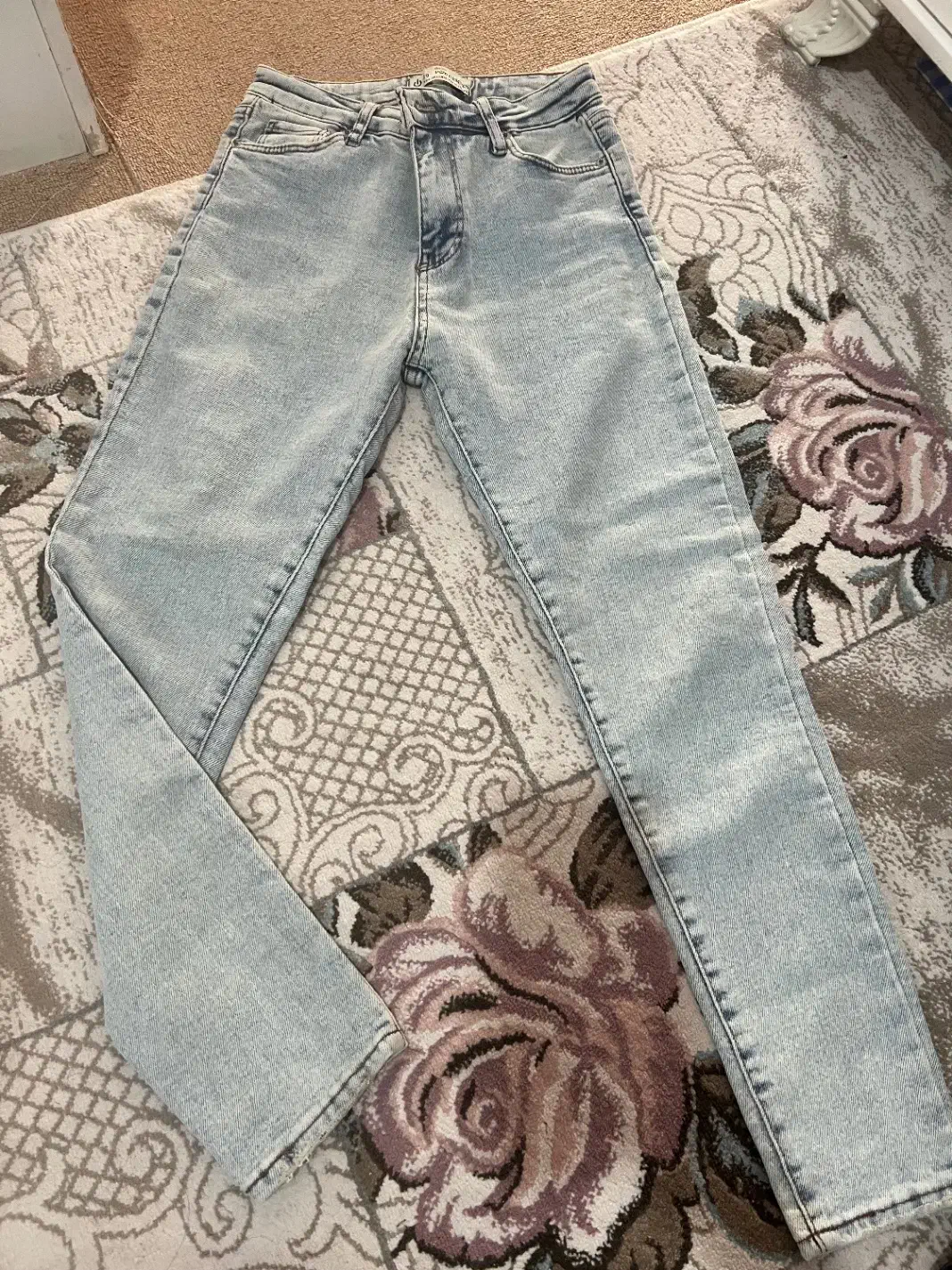 شلوار لی آبی  و دودی|لباس|قم, باغ شازده|دیوار