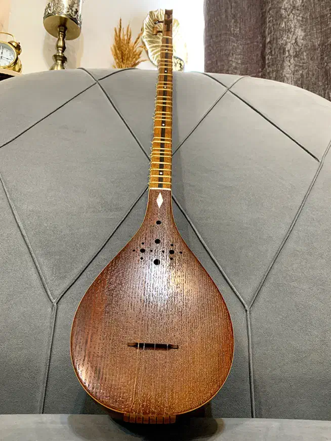 سه تار ساخته ی استاد محمود صادق محمدی|سازهای سنتی|رشت, گلسار|دیوار