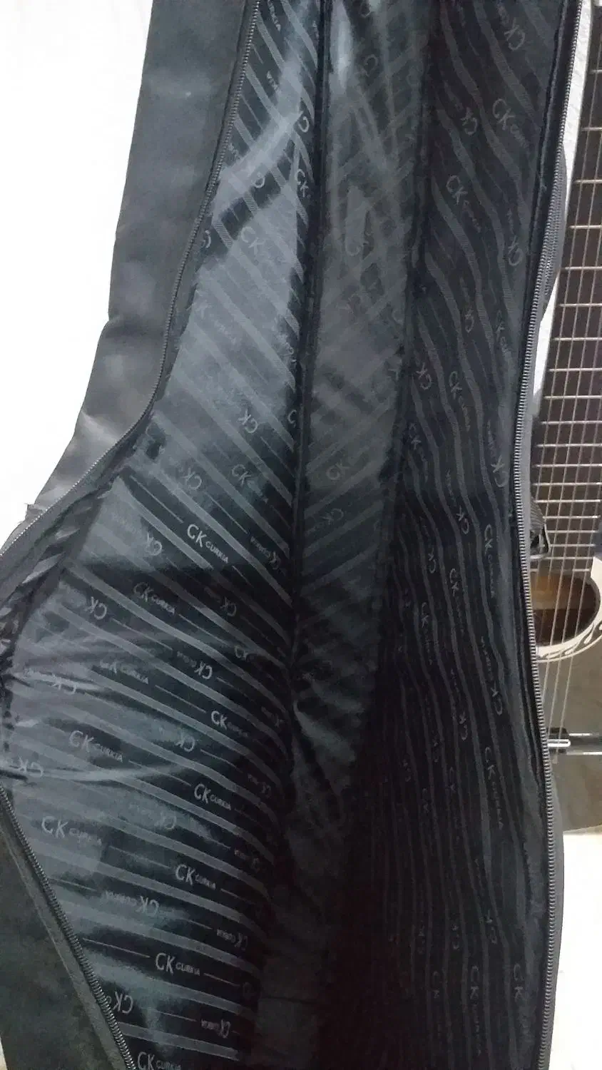 گیتار مشکی سالم نو نو|گیتار، بیس، امپلیفایر|رشت, اسماعیل آباد|دیوار