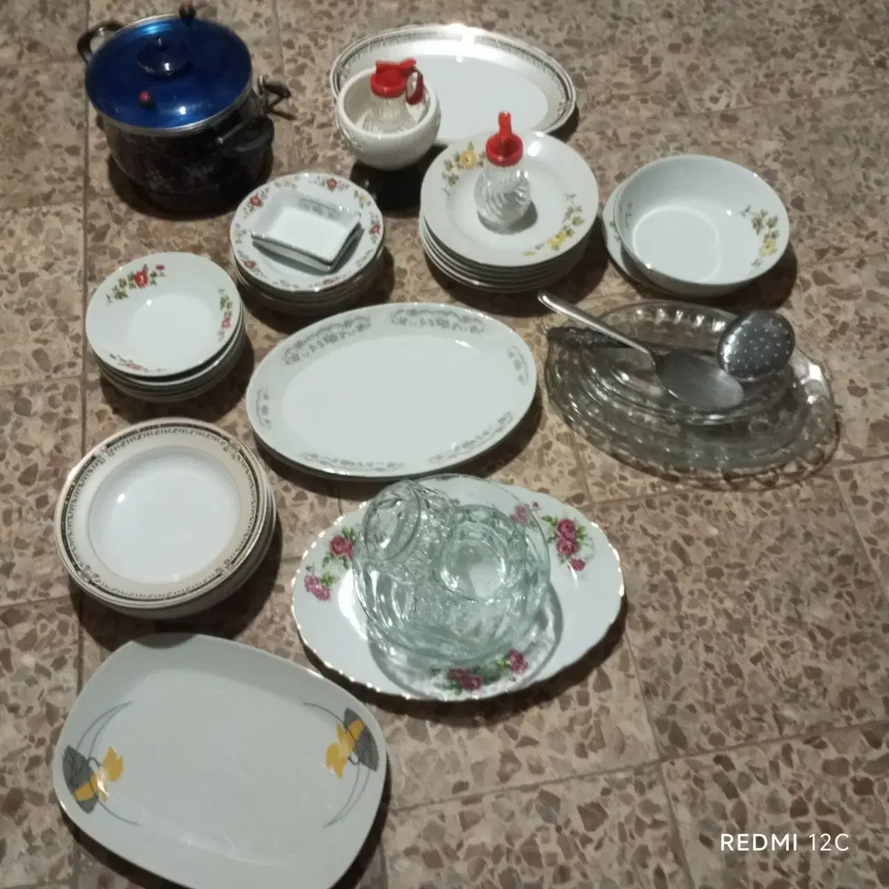 چینی جات|ظروف سرو و پذیرایی|صومعهسرا, |دیوار