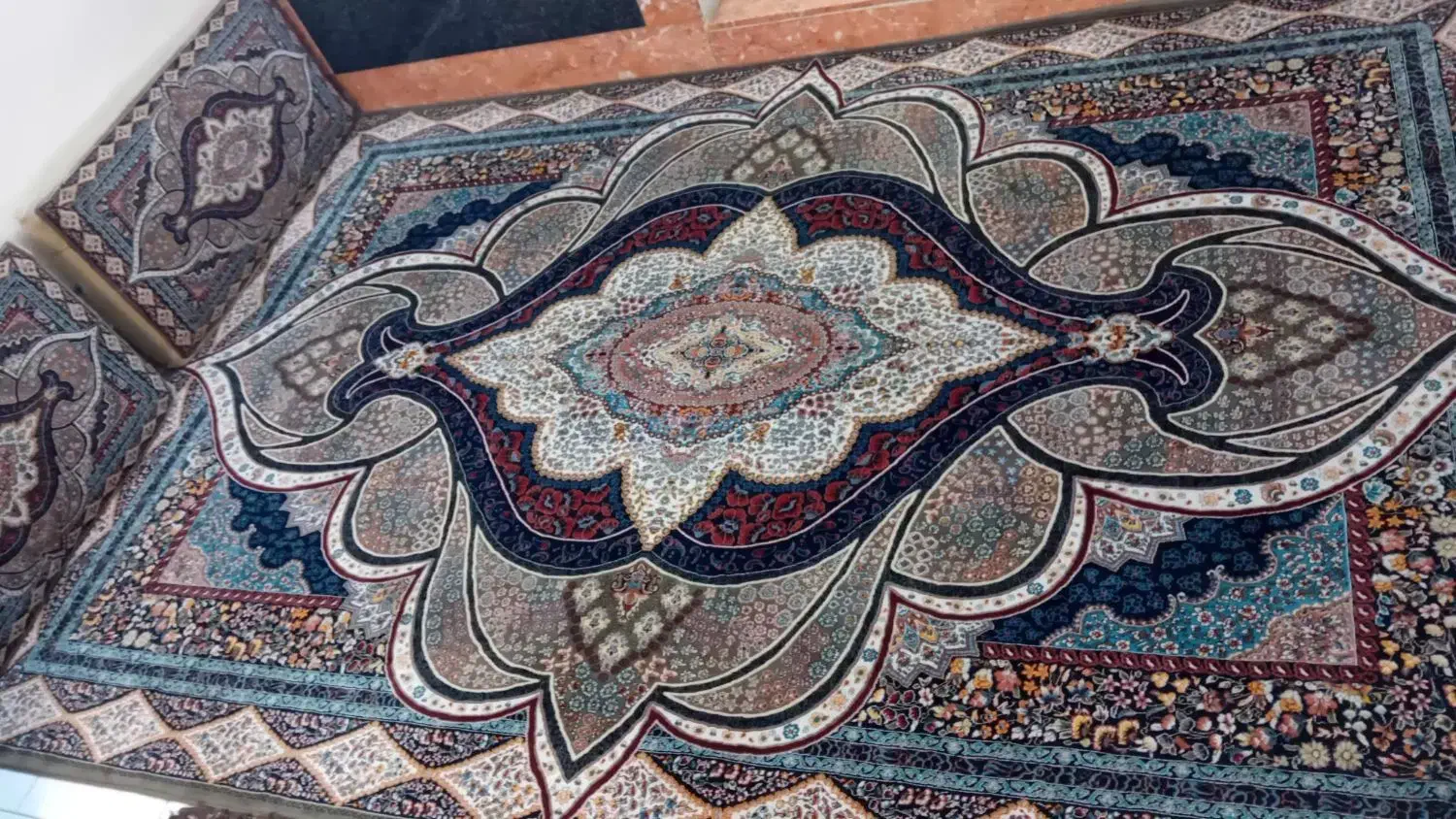 فرش|فرش|تهران, امام زاده حسن|دیوار