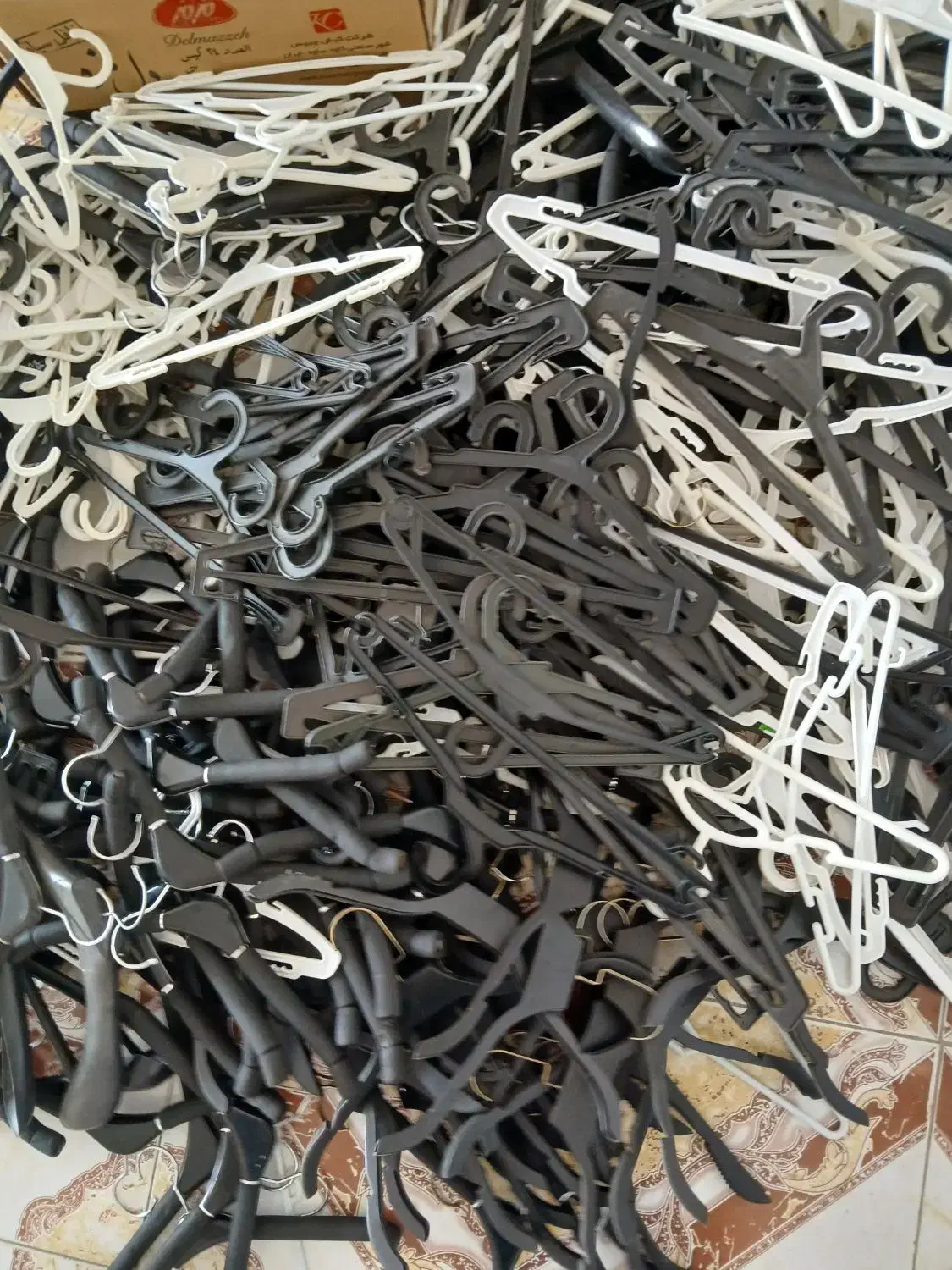 چوب لباسی|بندرخت و رخت‌آویز|نظرآباد, نظرآباد|دیوار