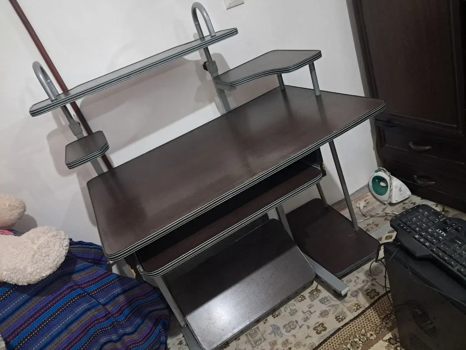 میز کامپیوتر|میز تحریر و کامپیوتر|نیشابور, دهنو لکزی|دیوار
