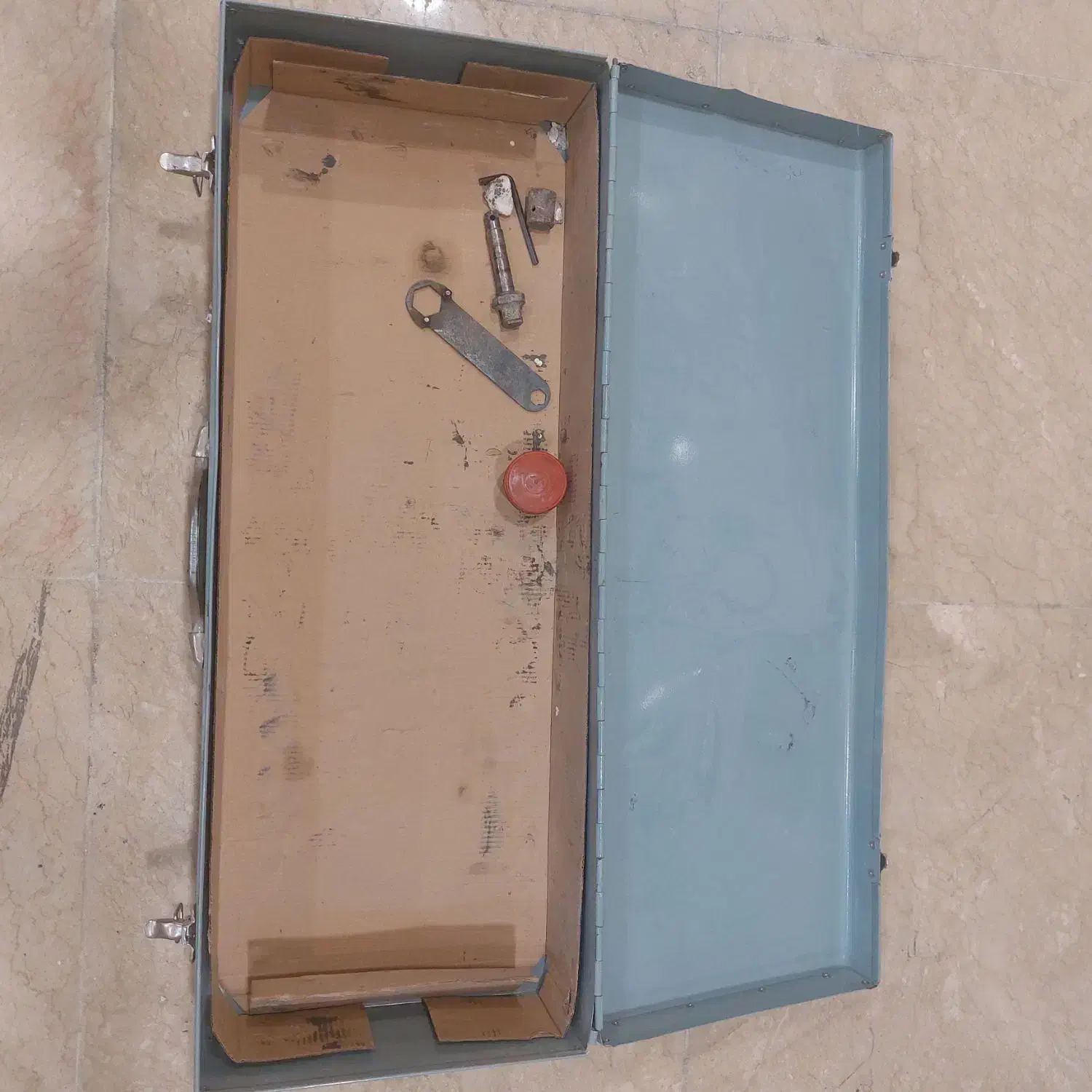 هیلتی برقی محک|ابزارآلات|تهران, فلسطین (میدان انقلاب)|دیوار