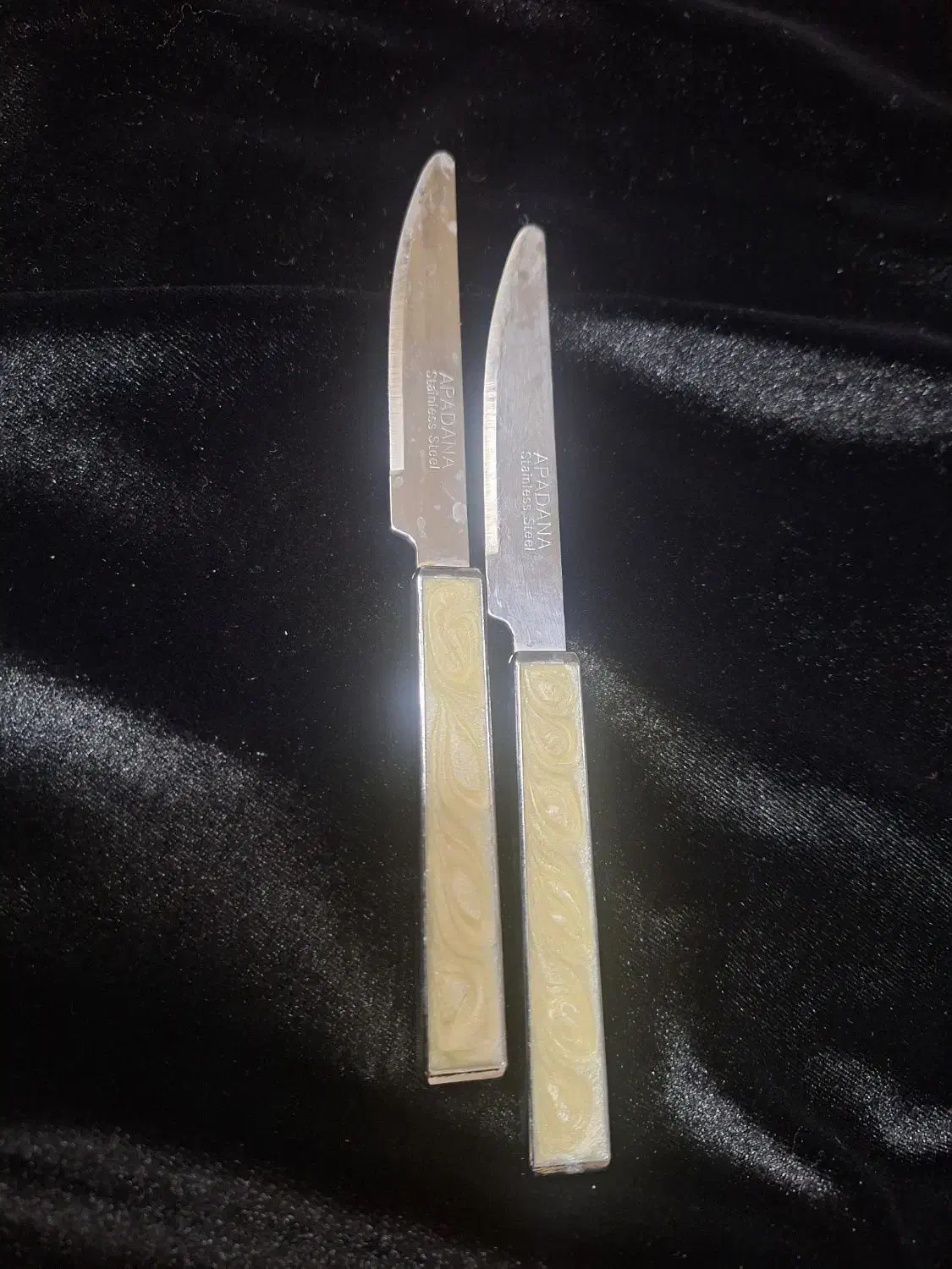 دوسری چاقو با دسته های متفاوت|ظروف سرو و پذیرایی|قم, منبع آب|دیوار