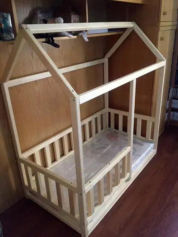 تخت چوبی کودک (پینترستی)|تخت و صندلی بچه|بیرجند, |دیوار