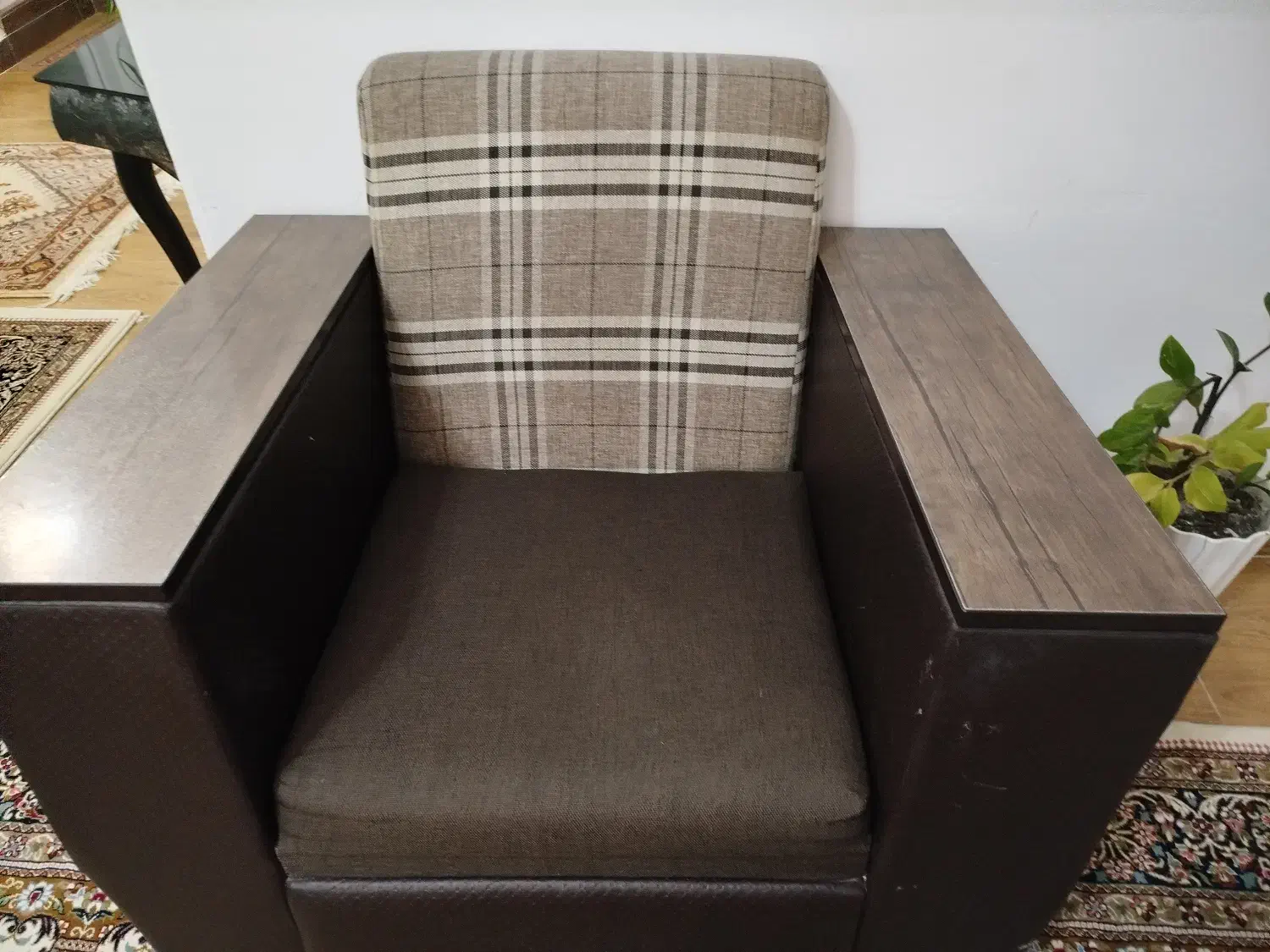 مبل ۷ نفره و میز تلویزیون|مبلمان خانگی و میز عسلی|فومن, |دیوار