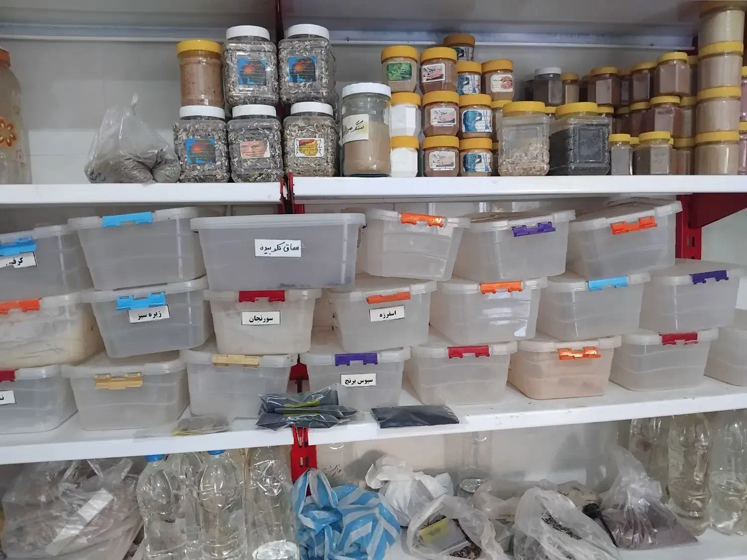 ظروف خالی و کارکرده|ظروف نگهدارنده، پلاستیکی، یک‌بارمصرف|خوی, |دیوار