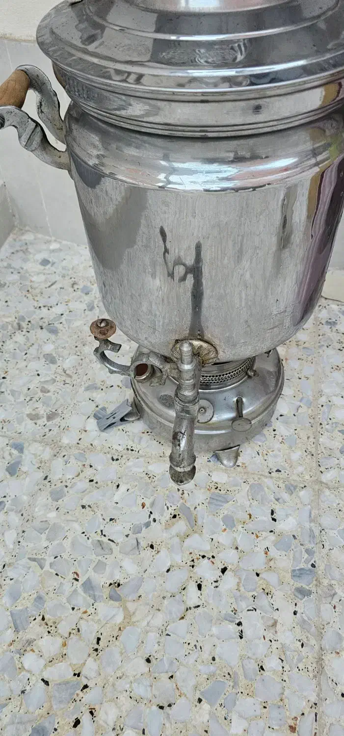 سماور۱۵لیتری نفتی درحدنو توانباربوده قیمت توافقی|سماور، چای‌ساز، قهوه‌ساز|گرگان, |دیوار