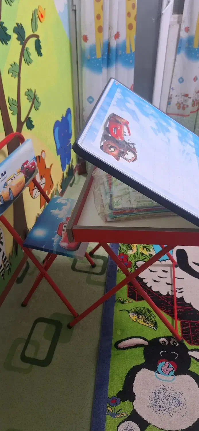 میز تحریر تاشو باکس دار کودک|میز تحریر و کامپیوتر|ری, جوانمرد قصاب|دیوار