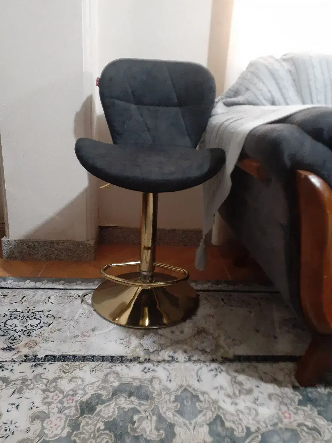 صندلی ثابت|صندلی و نیمکت|بابل, |دیوار