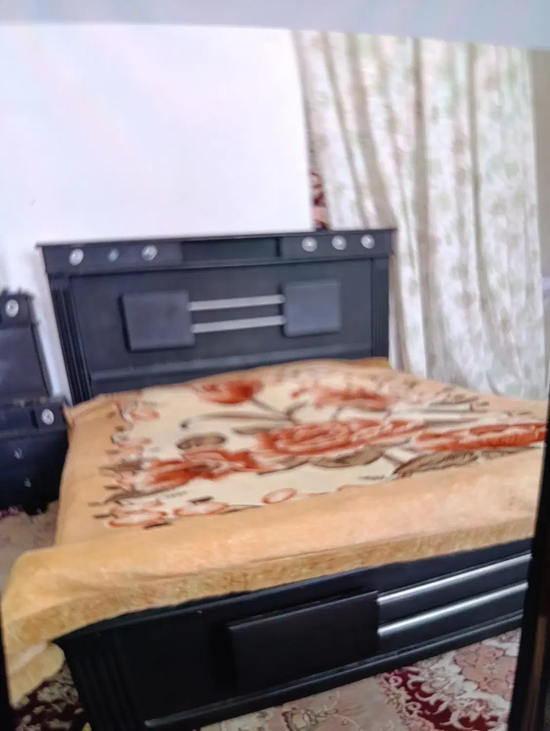 تخت خواب و میز کنار تخت|تخت و سرویس خواب|بروجن, |دیوار