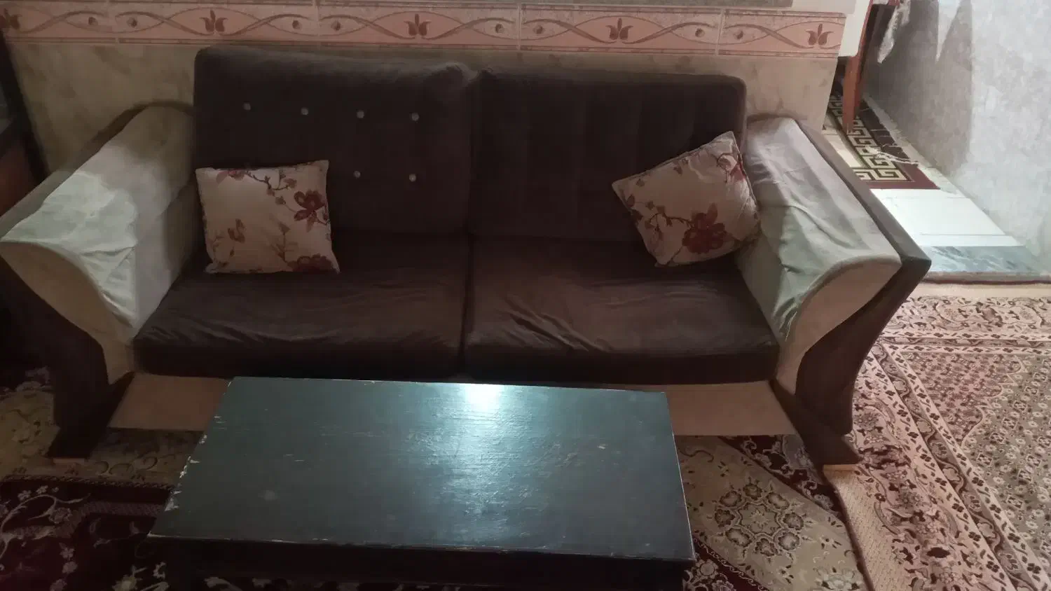 مبل راحتی ۷ نفره در حد نو همراه با میز عسلی هاش|مبلمان خانگی و میز عسلی|شیروان (خراسان), |دیوار