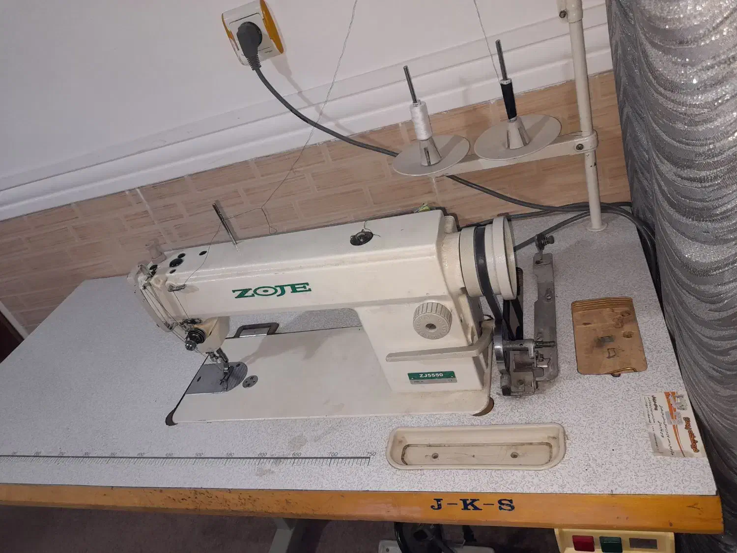 چرخ خیاطی راسته دوز|ماشین‌آلات صنعتی|بهار, |دیوار