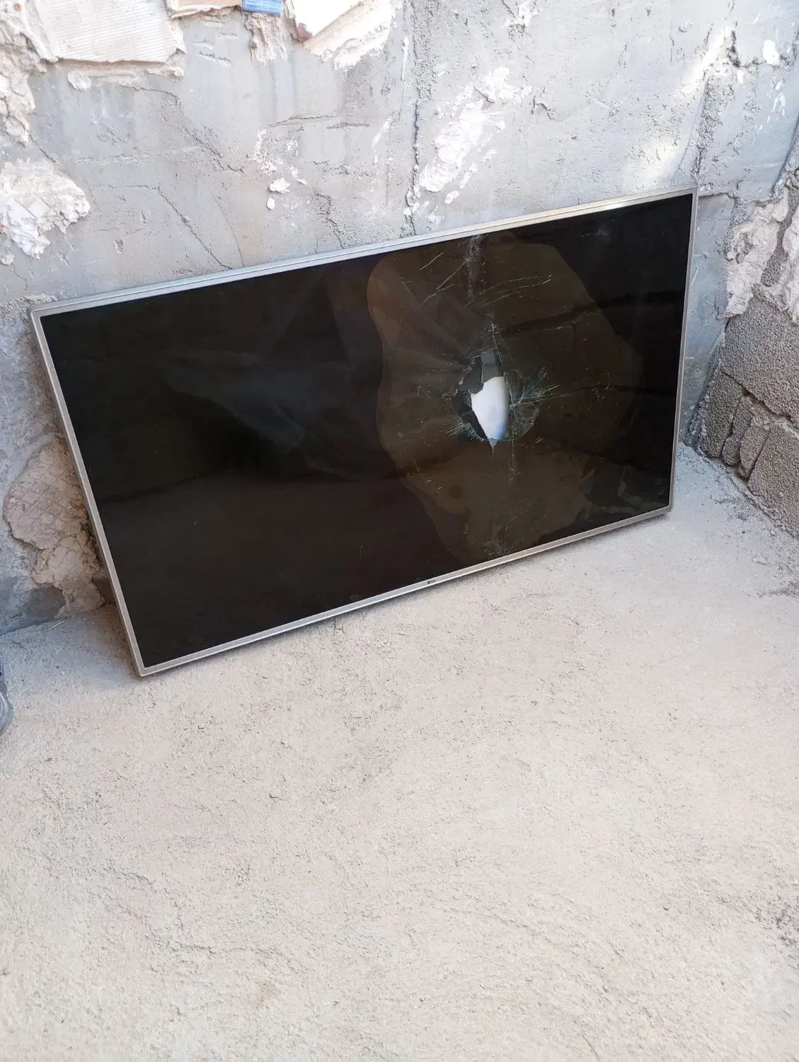 تلویزیون ال سی دی کوره اصلی 49اینج|تلویزیون و پروژکتور|هندیجان, |دیوار