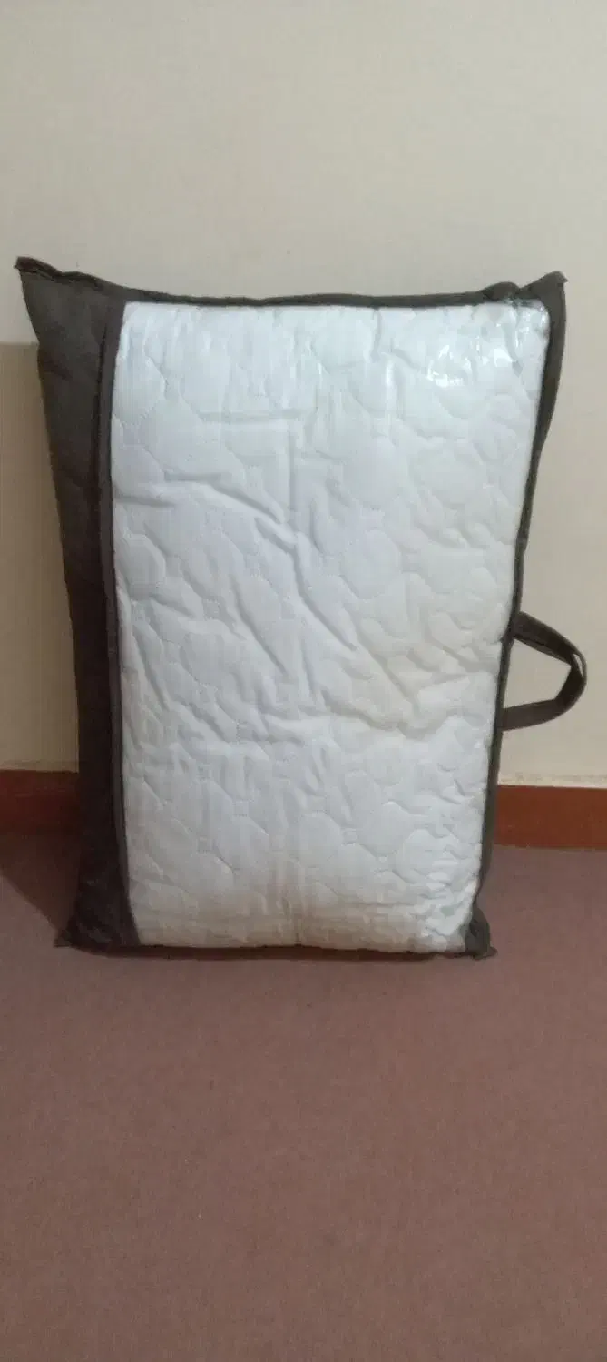 بالش|رختخواب، بالش، پتو|مسجد سلیمان, |دیوار