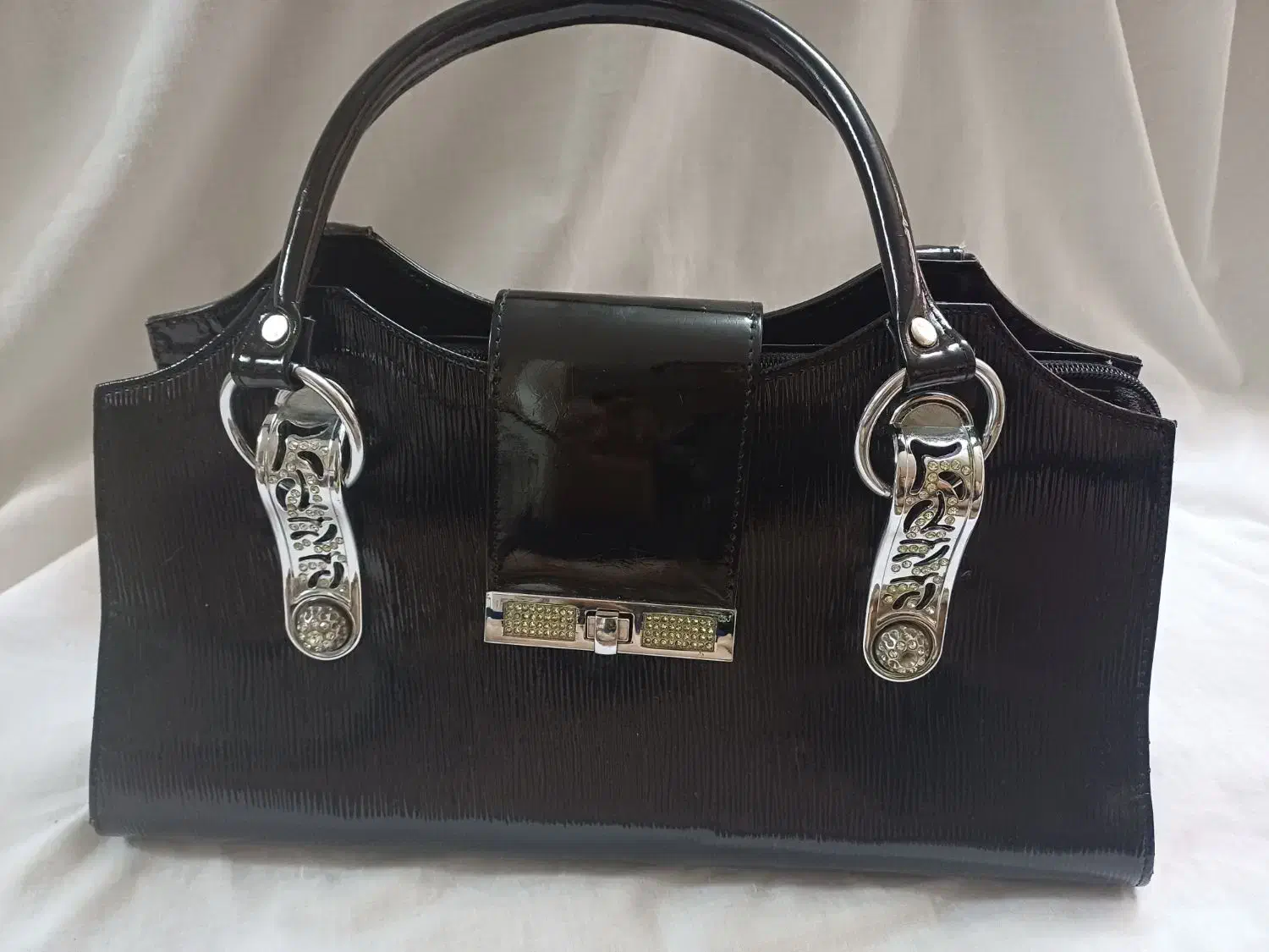 کیف مجلسی|کیف، کفش، کمربند|اصفهان, جاوان|دیوار